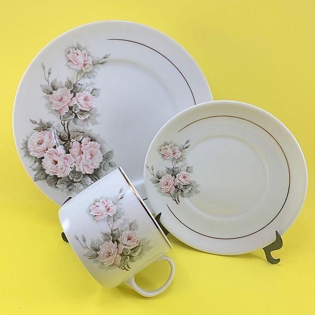 Jogo de chá com pintura de rosas, Porcelana Schmidt déc1980/1993