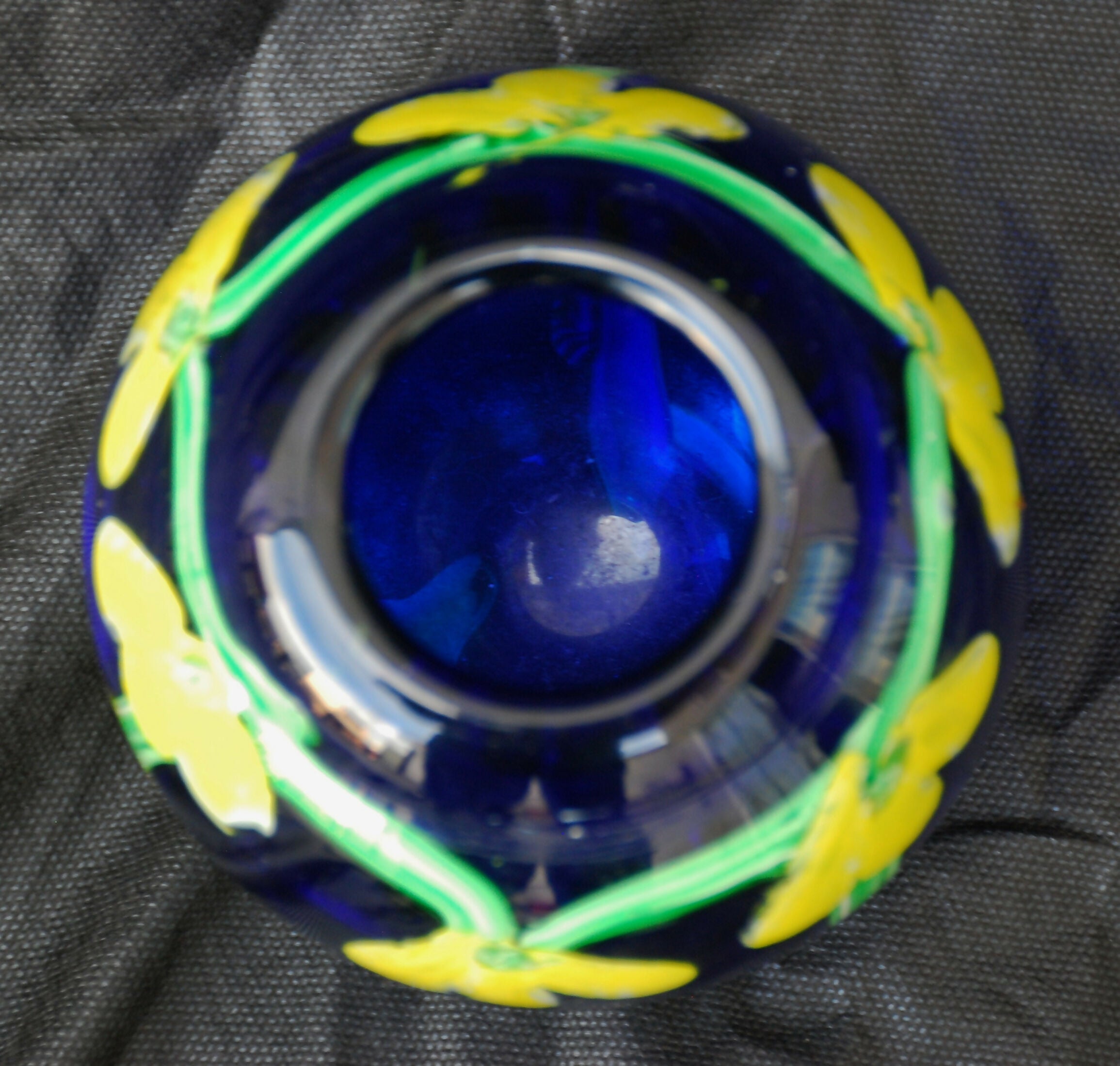 vaso de vidro Murano em formato ovo , vidro artístico soprado 13 x 12 .