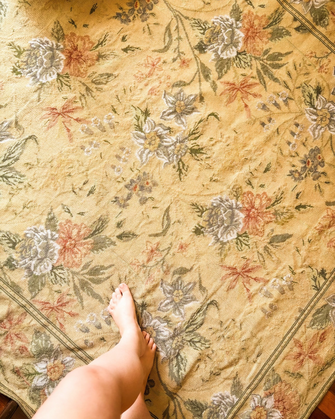 Tapete Bordado Ateliê Maria Claudia com motivos floral