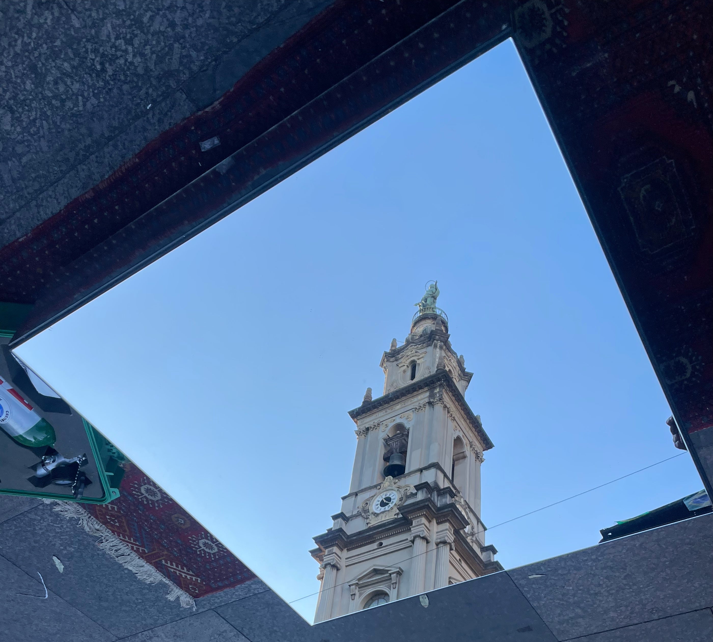 Mesa de centro espelhada