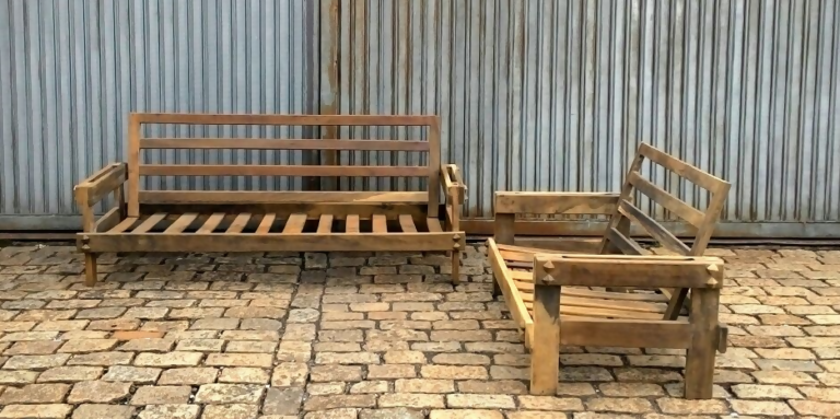 Conjunto de Bancos / Sofás ripados Colonial em Imbuia