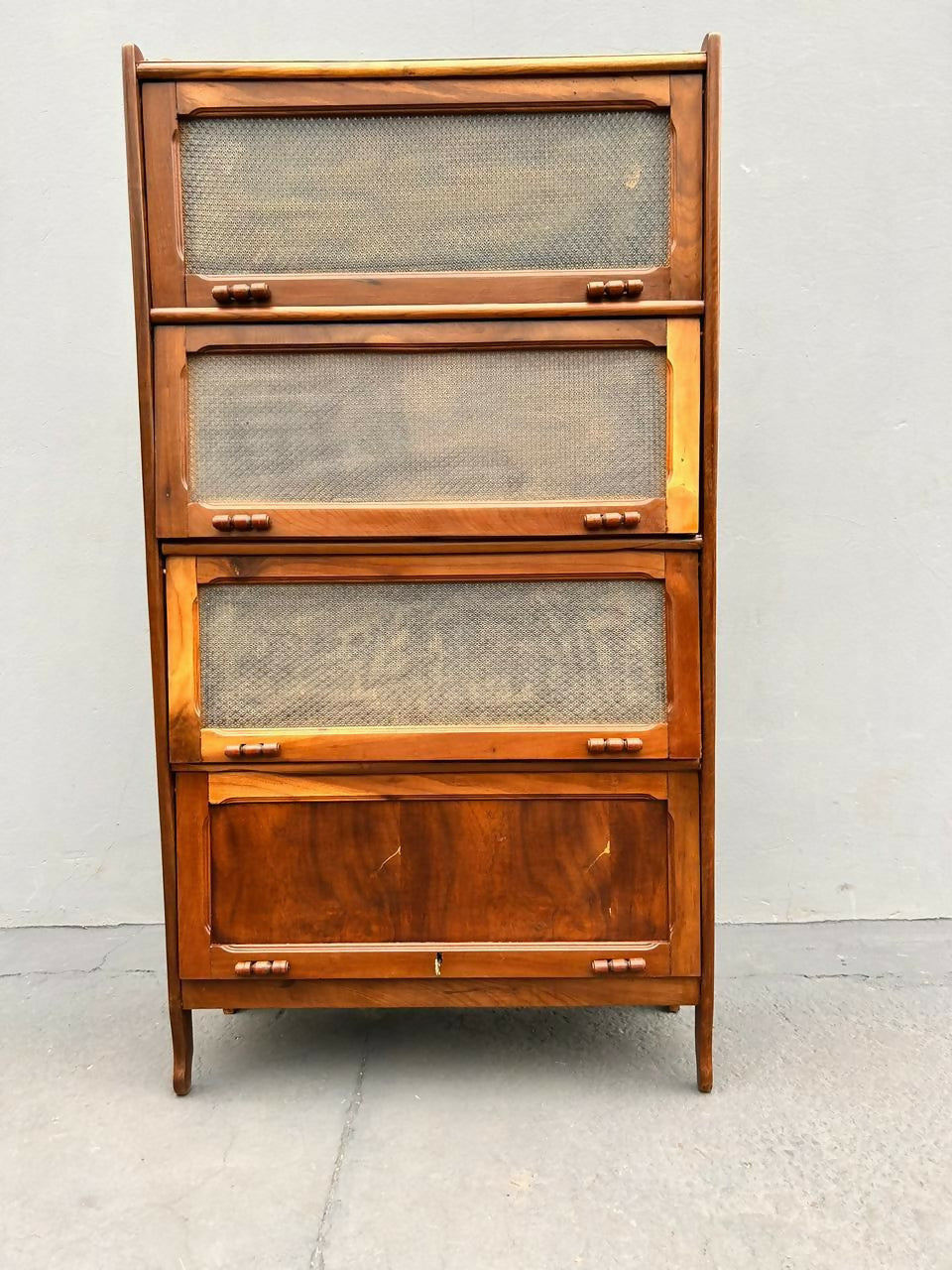 Livreiro Basculante em Madeira e vidro texturizado (restaurado)