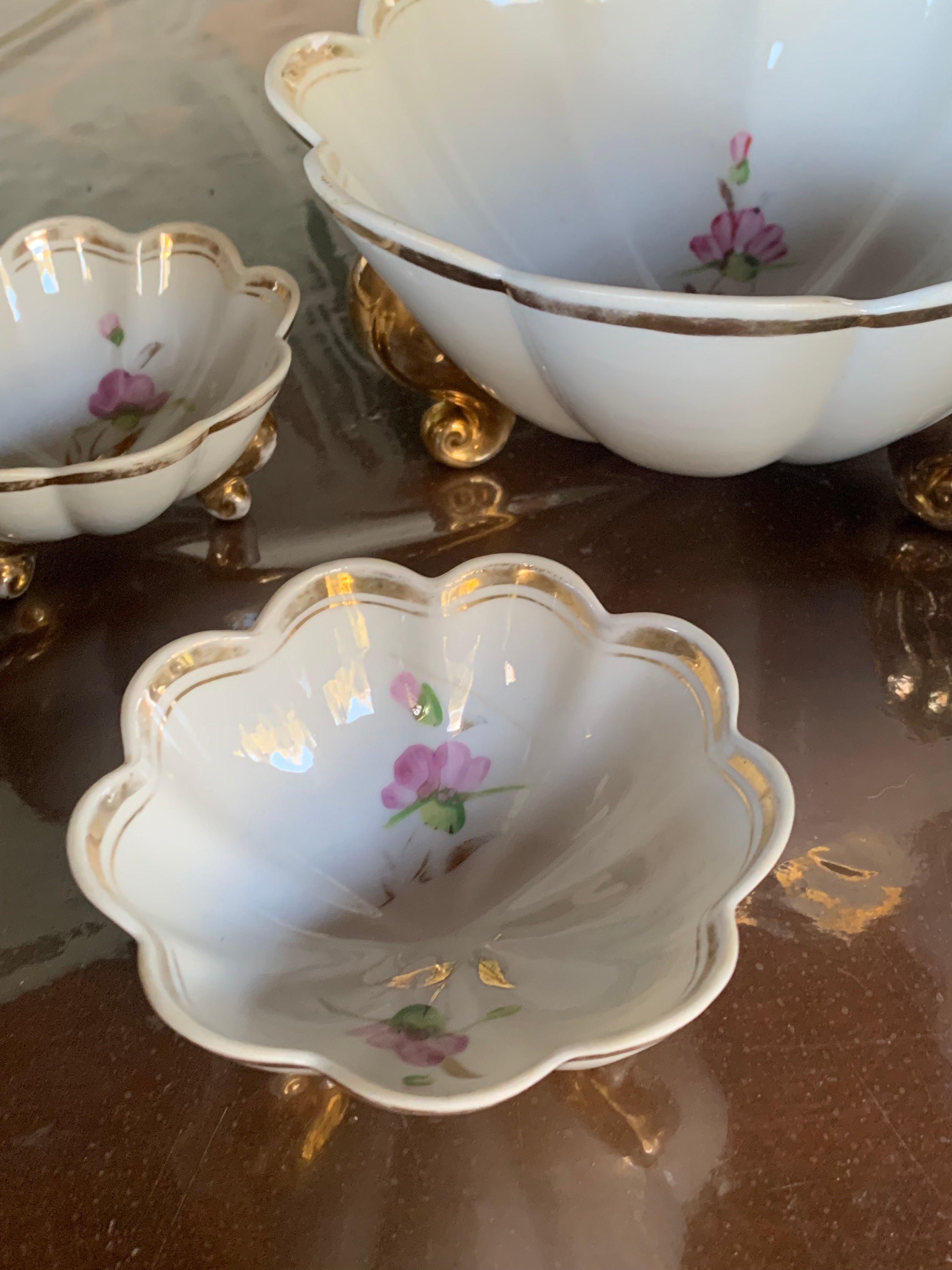 Maravilhoso jogo de sobremesa em finíssima porcelana São Pedro