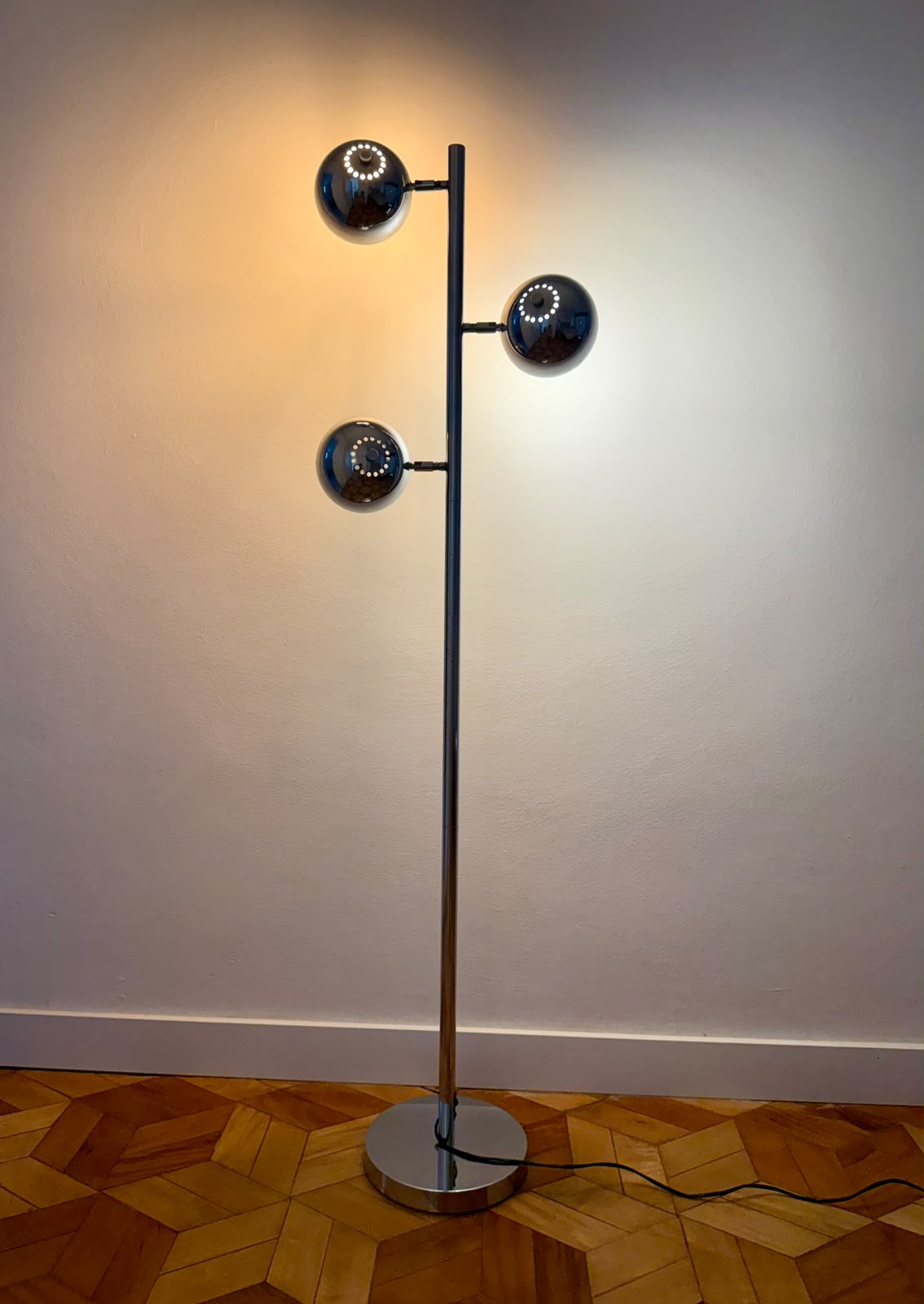Luminária de piso cromada anos 80 "Bolinha"