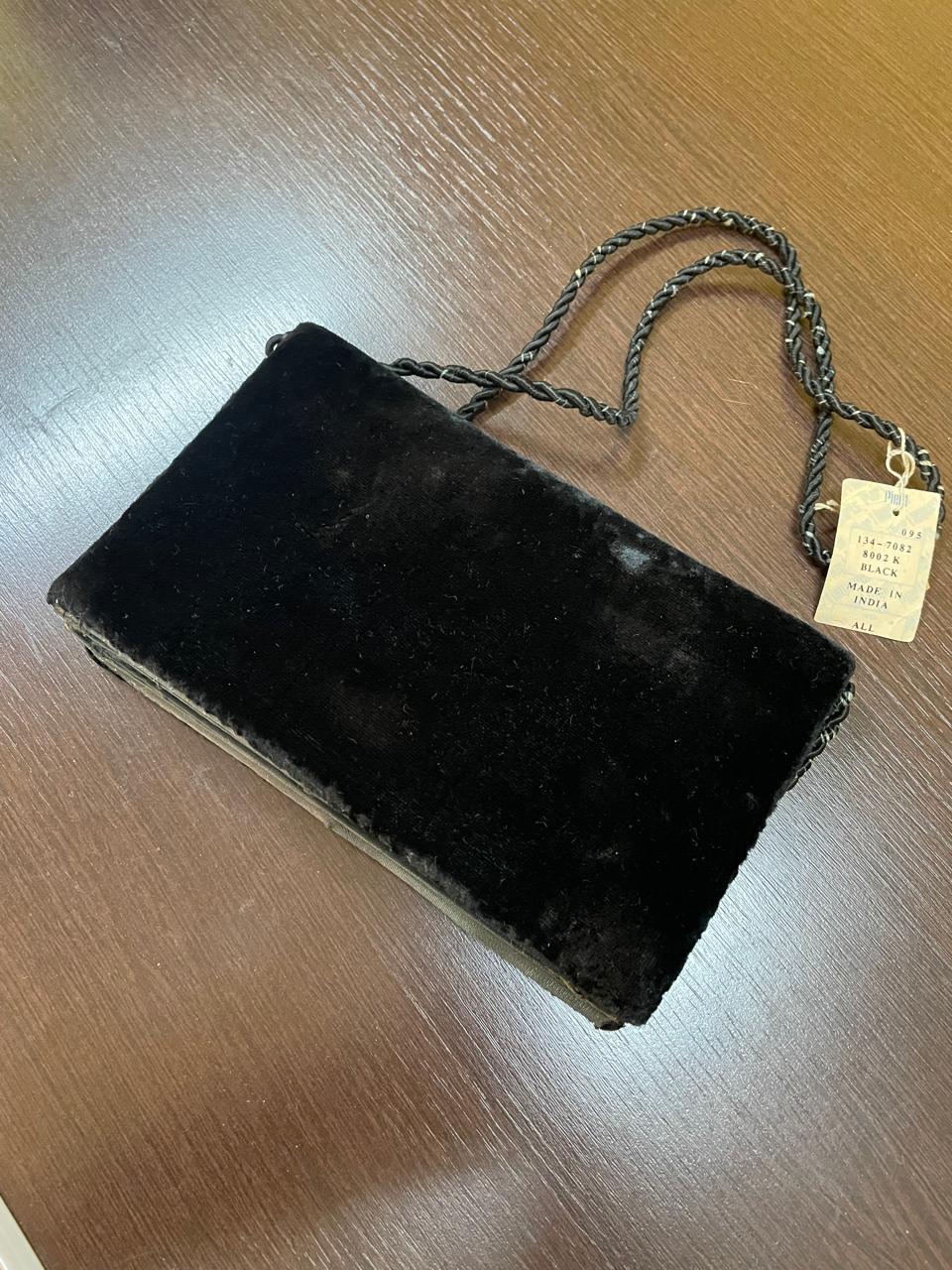 Bolsa cluch indiana VINTAGE, veludo preta, bordado Handmades