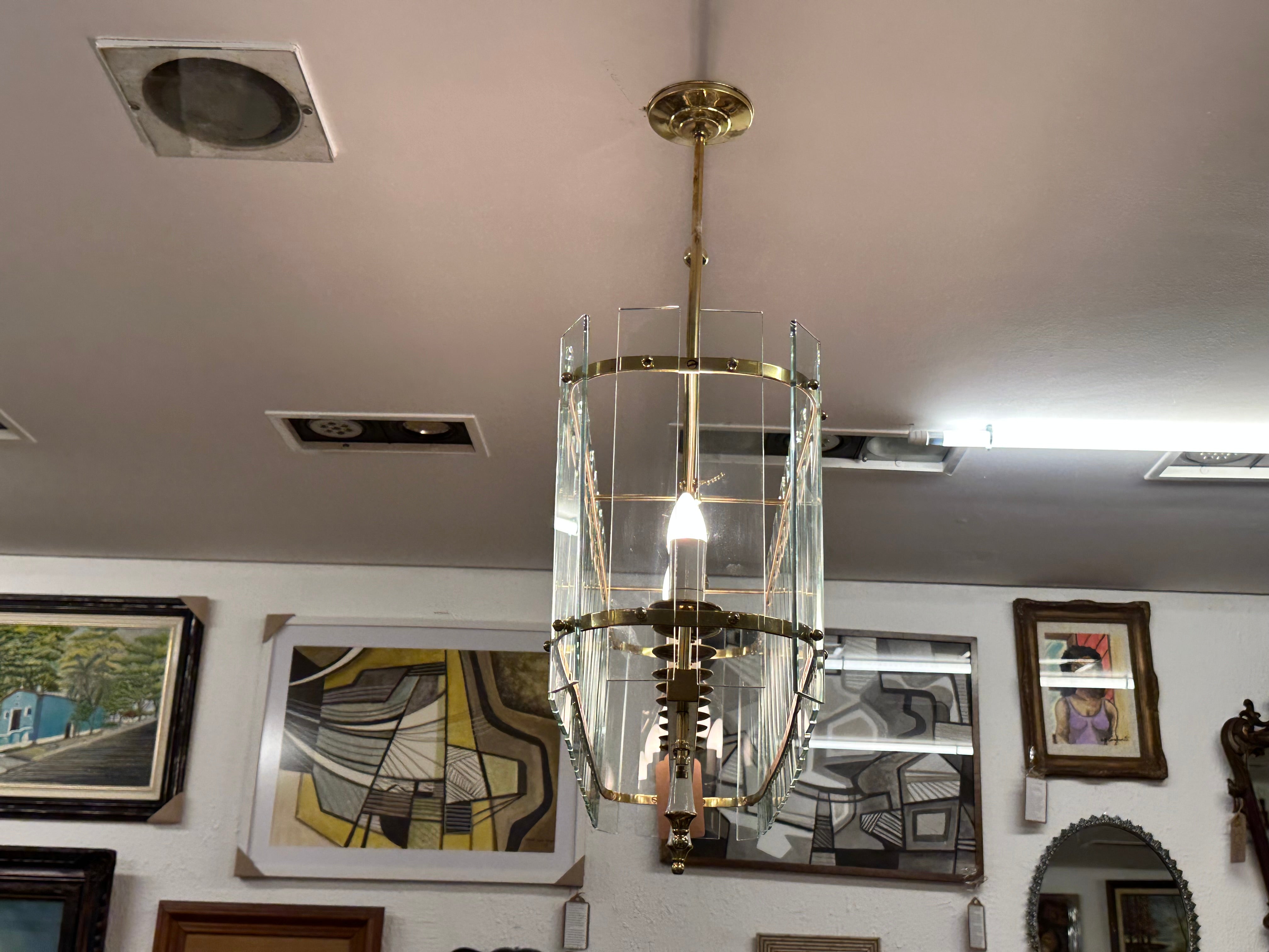 Grande Lustre Dominici em latão dourado e vidro 