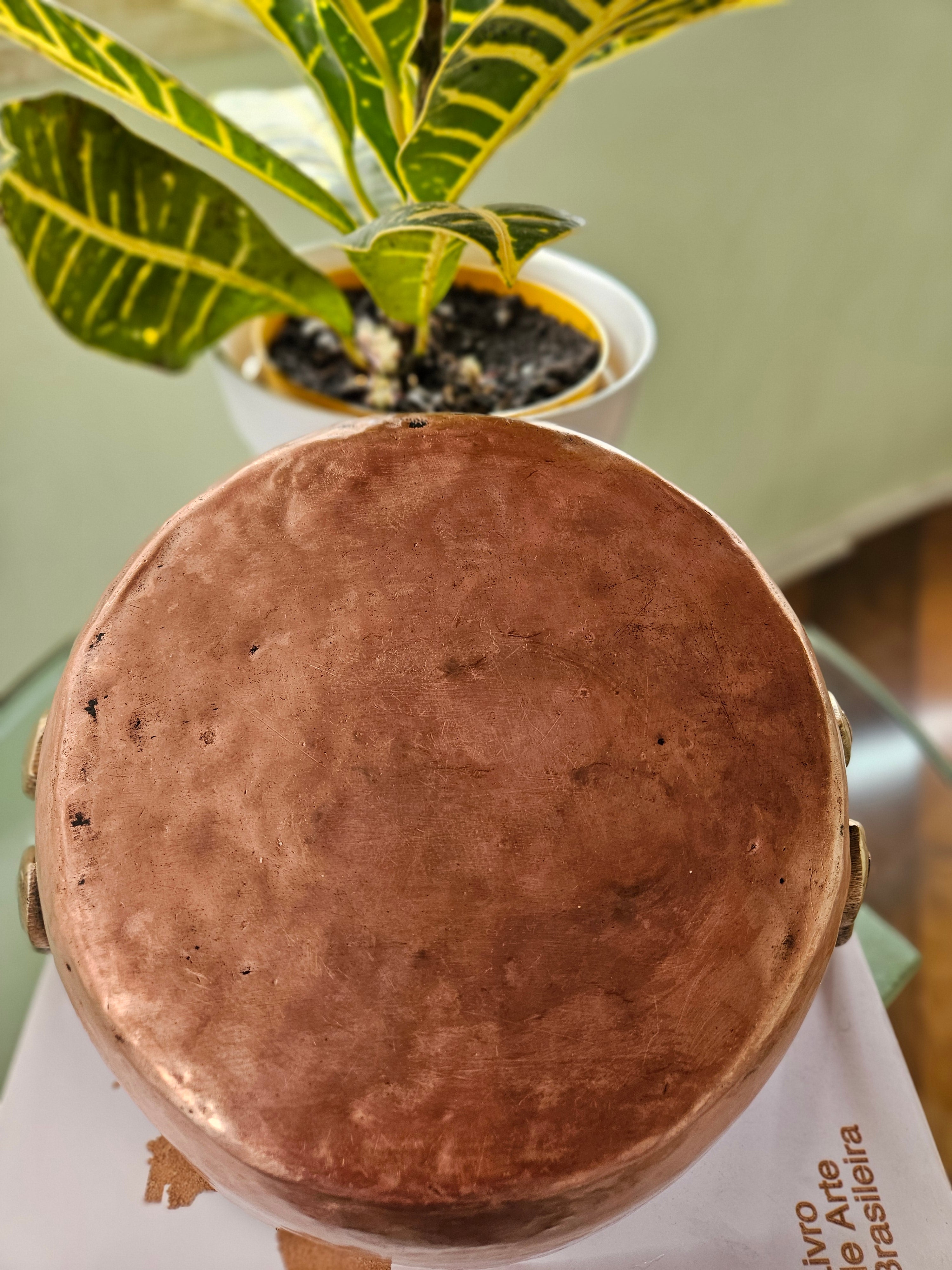 Tacho de Cobre Puro Martelado com Alças de Bronze