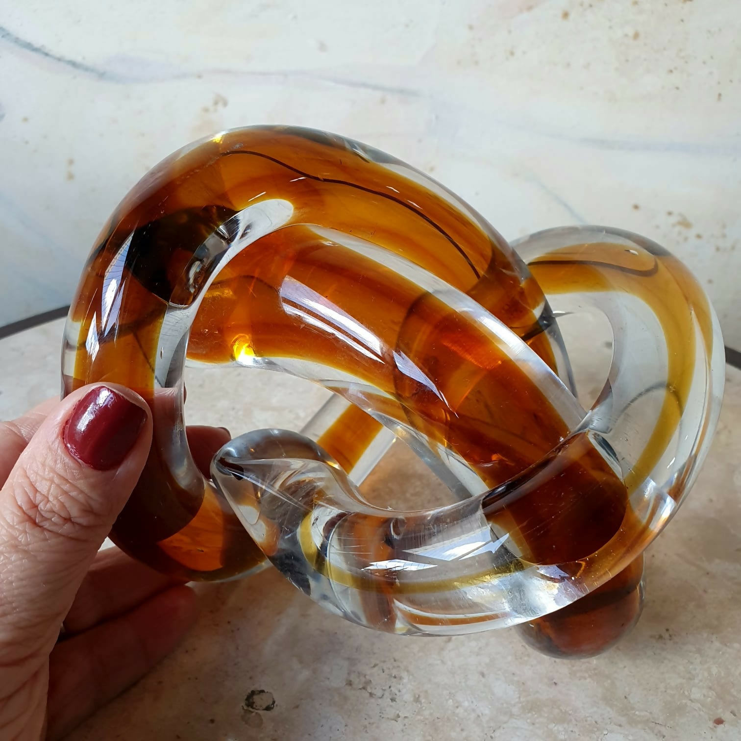 Escultura &quot;Infinito&quot; em Murano âmbar