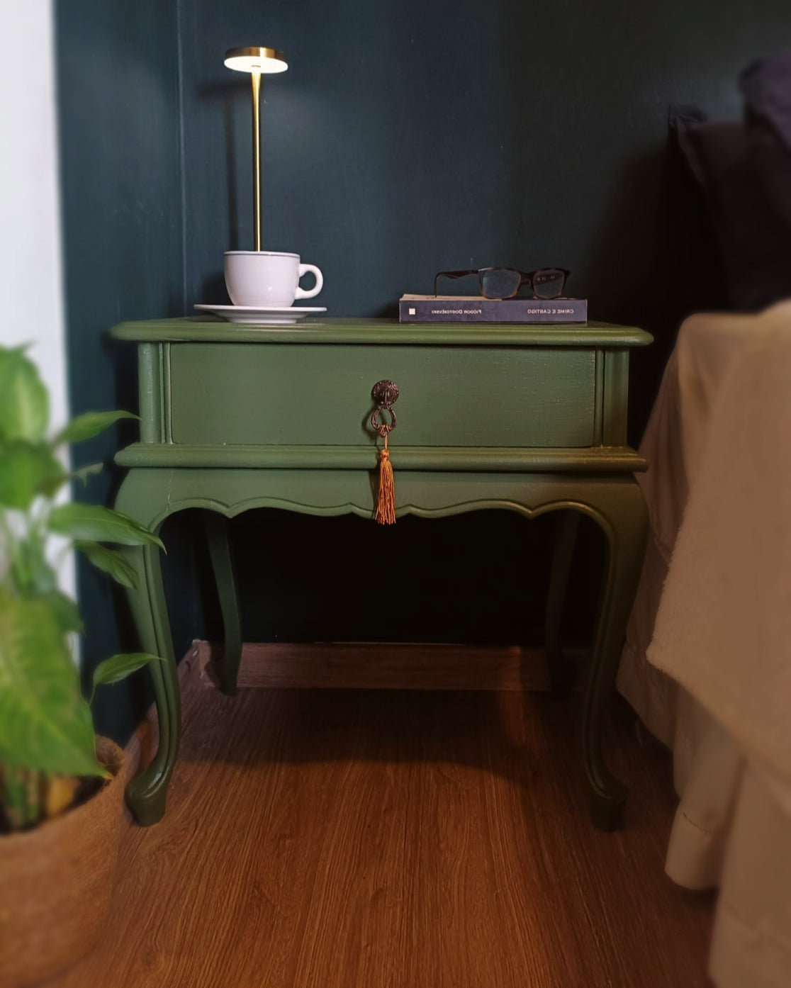 Mesa de cabeceira Chipandelle verde - restaurada 