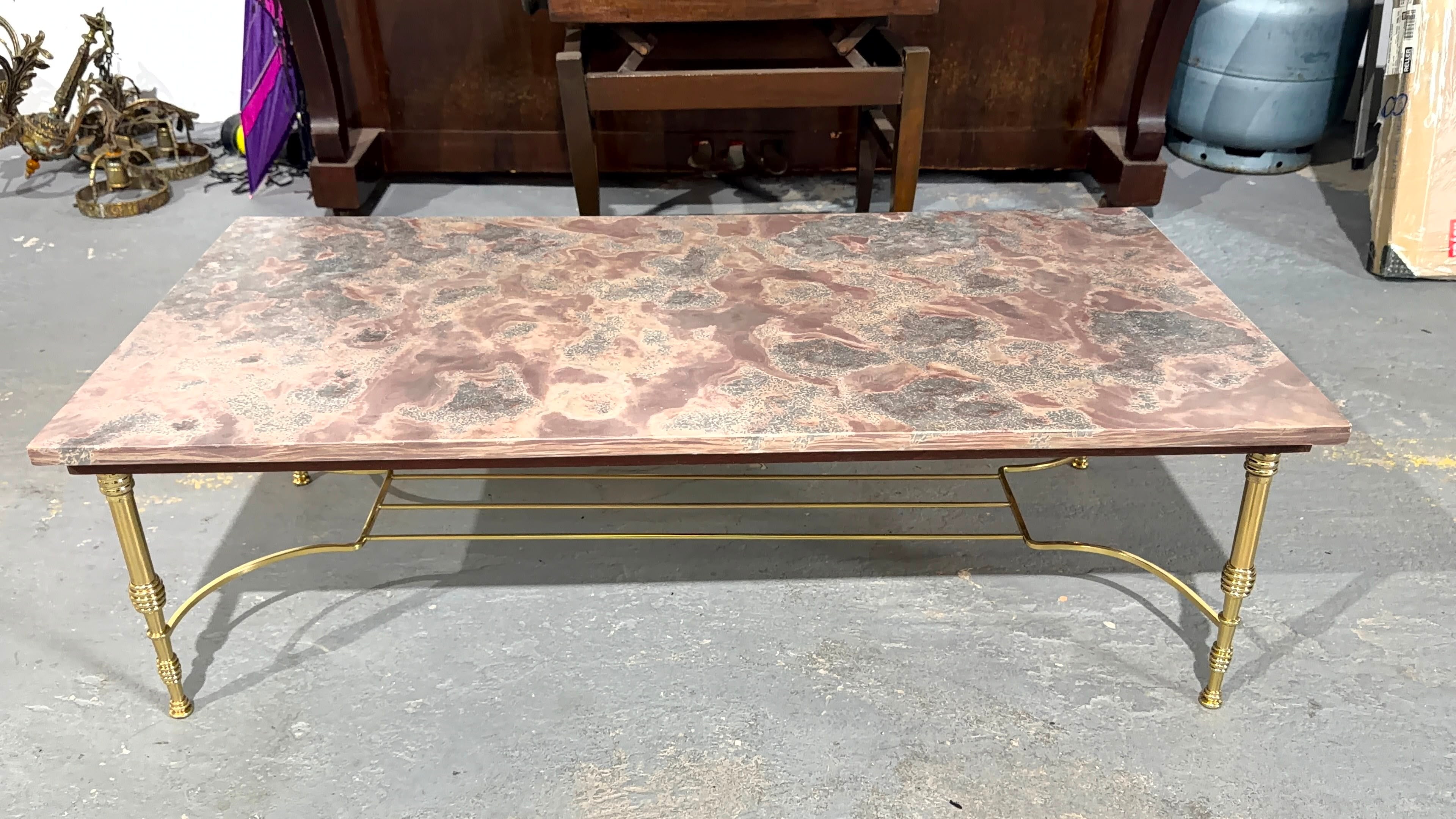 Mesa de centro retangular em mármore 
