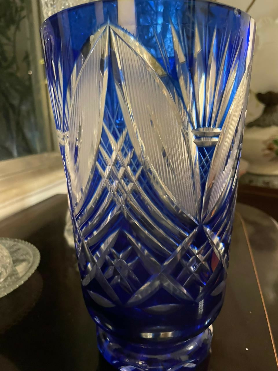 Vaso em cristal lapidado azul cobalto bohemia