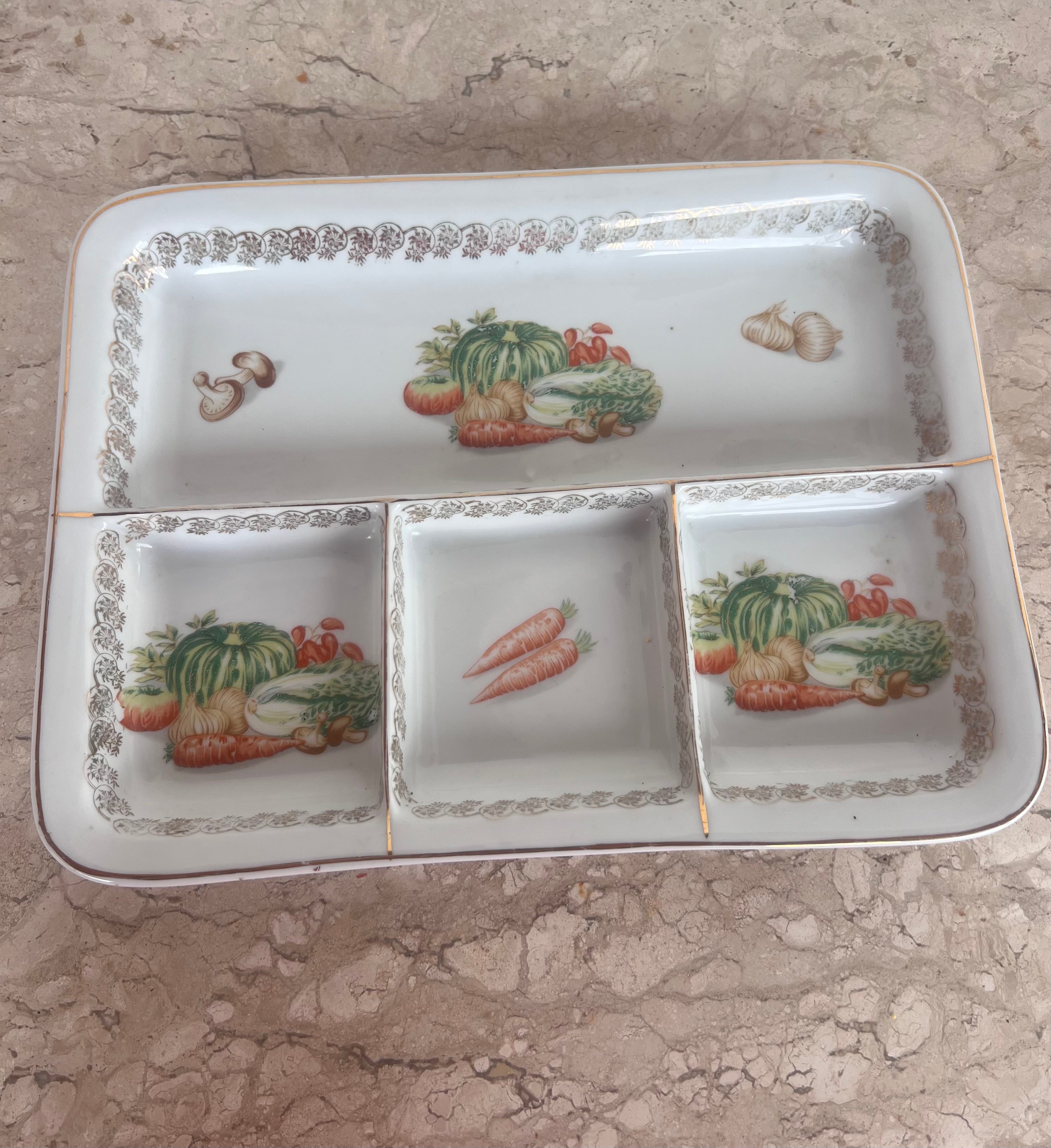 Porcelana Steatita 1960/1975 Travessa rasa com divisórias/ petisqueira
