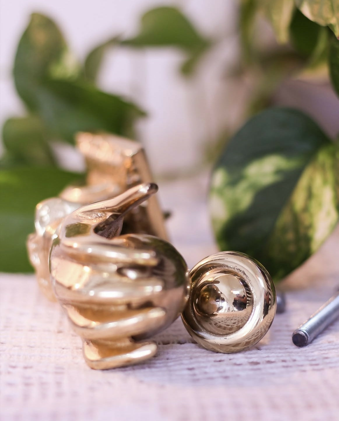 Aldrava (batedor de porta) portuguesa em metal dourado