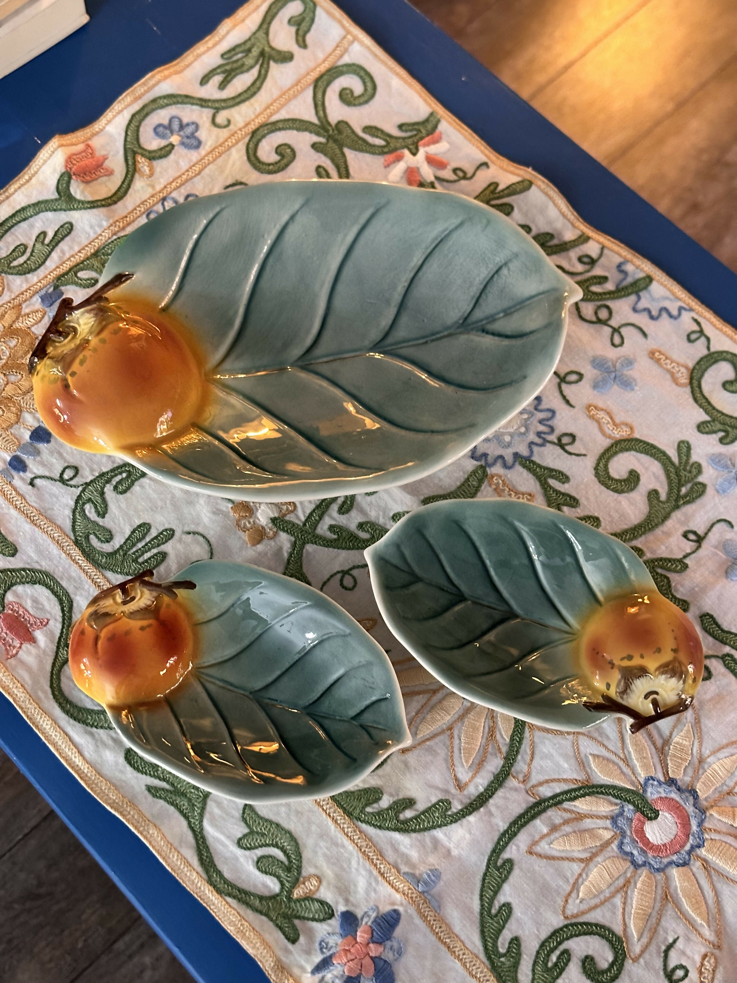 WEISS-Maravilhosas travessas / pratos em formato de folhas 🍃 com delicados pêssegos 🍑. valores diferentes consultar anúncio