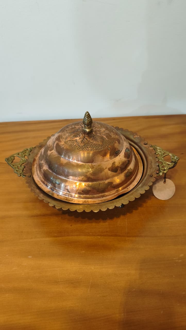 Conjunto De Peças Em Cobre Com Detalhes Em Latão E Porcelana – 3 Peças