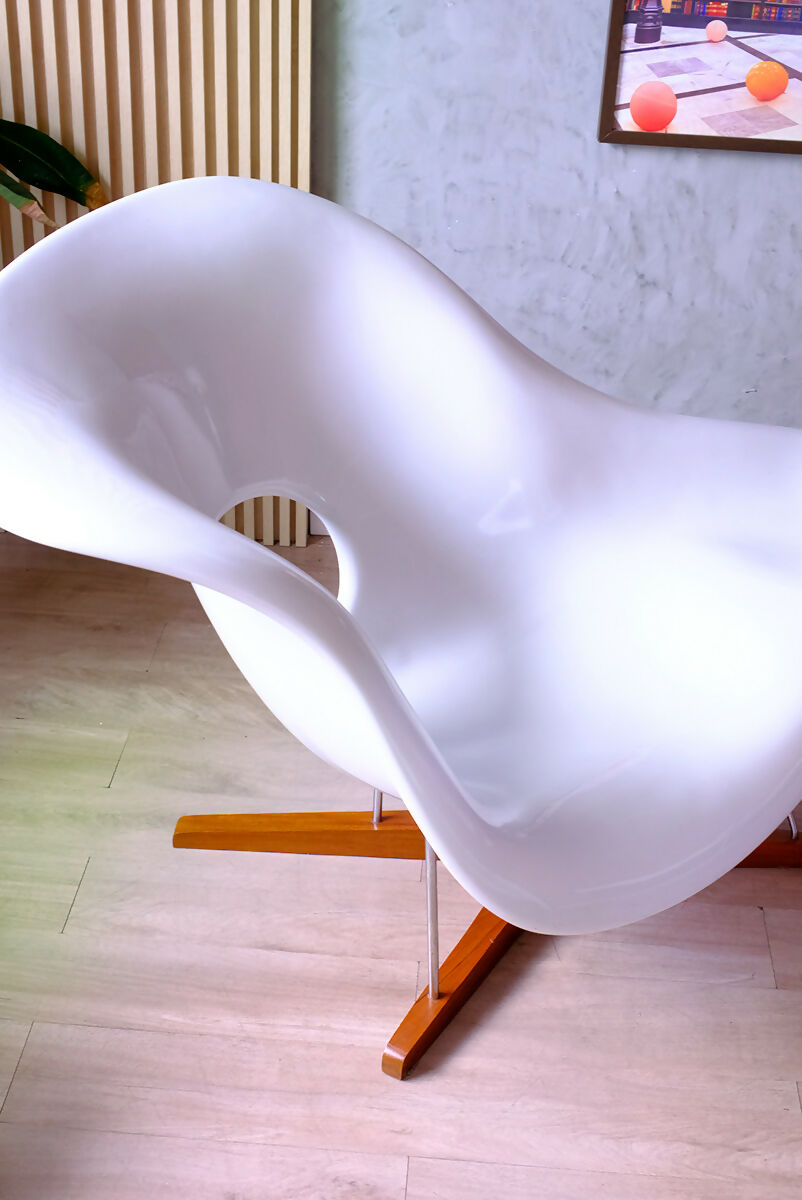 La Chaise - Charles e Ray Eames - Poltrona em fibra de vidro branca