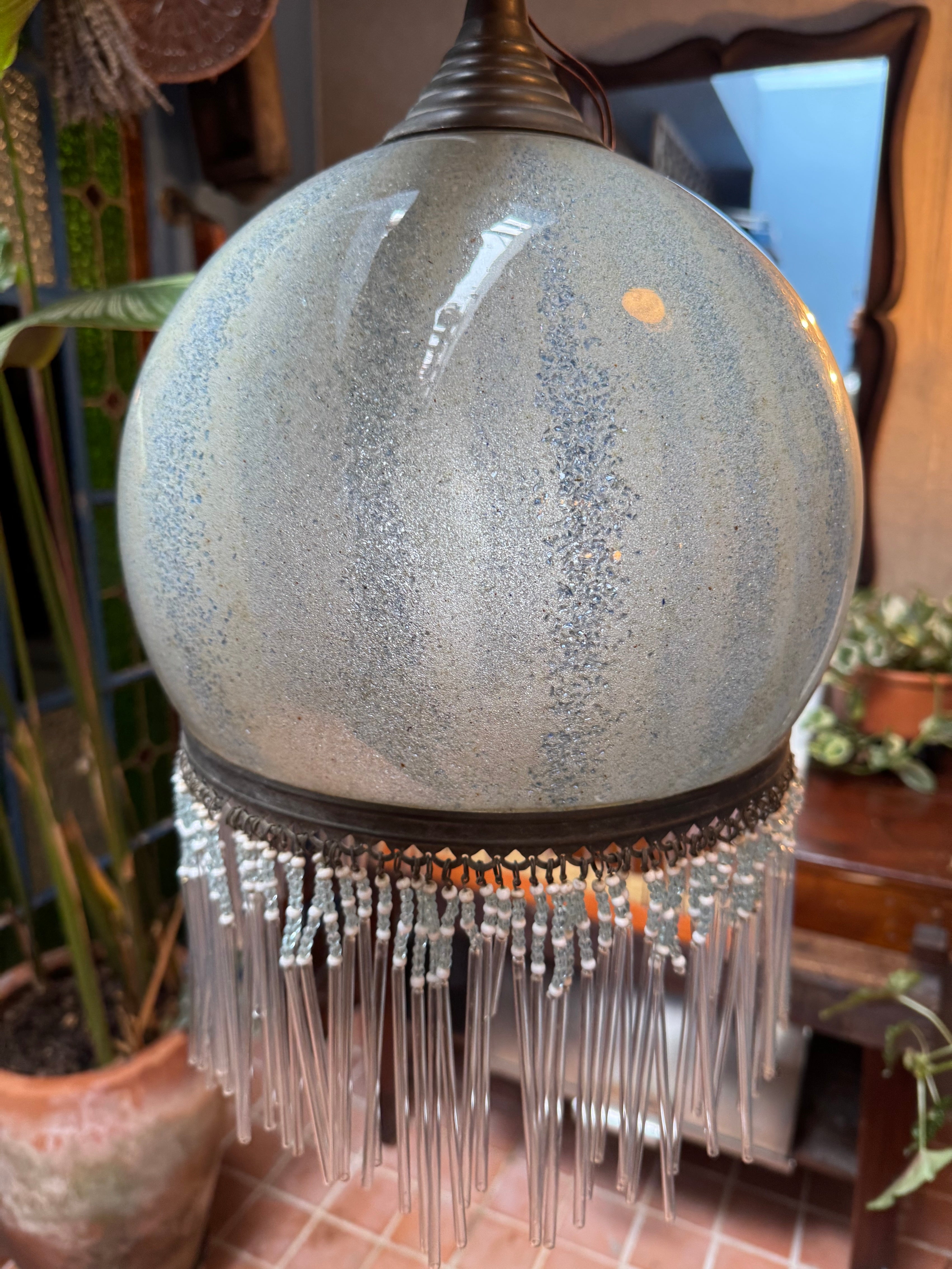 Raro lustre Bola com franja de canutilhos e vidro - luminária pendente