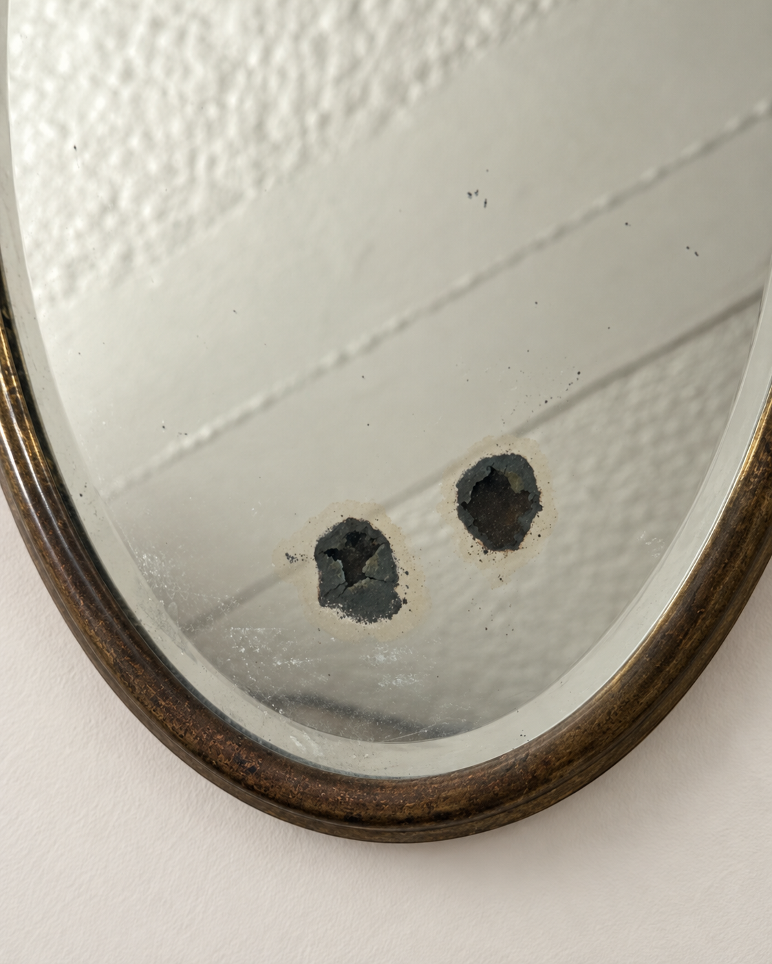 Espelho Antigo Oval Bisotê com Moldura em Bronze | Mais de 100 anos