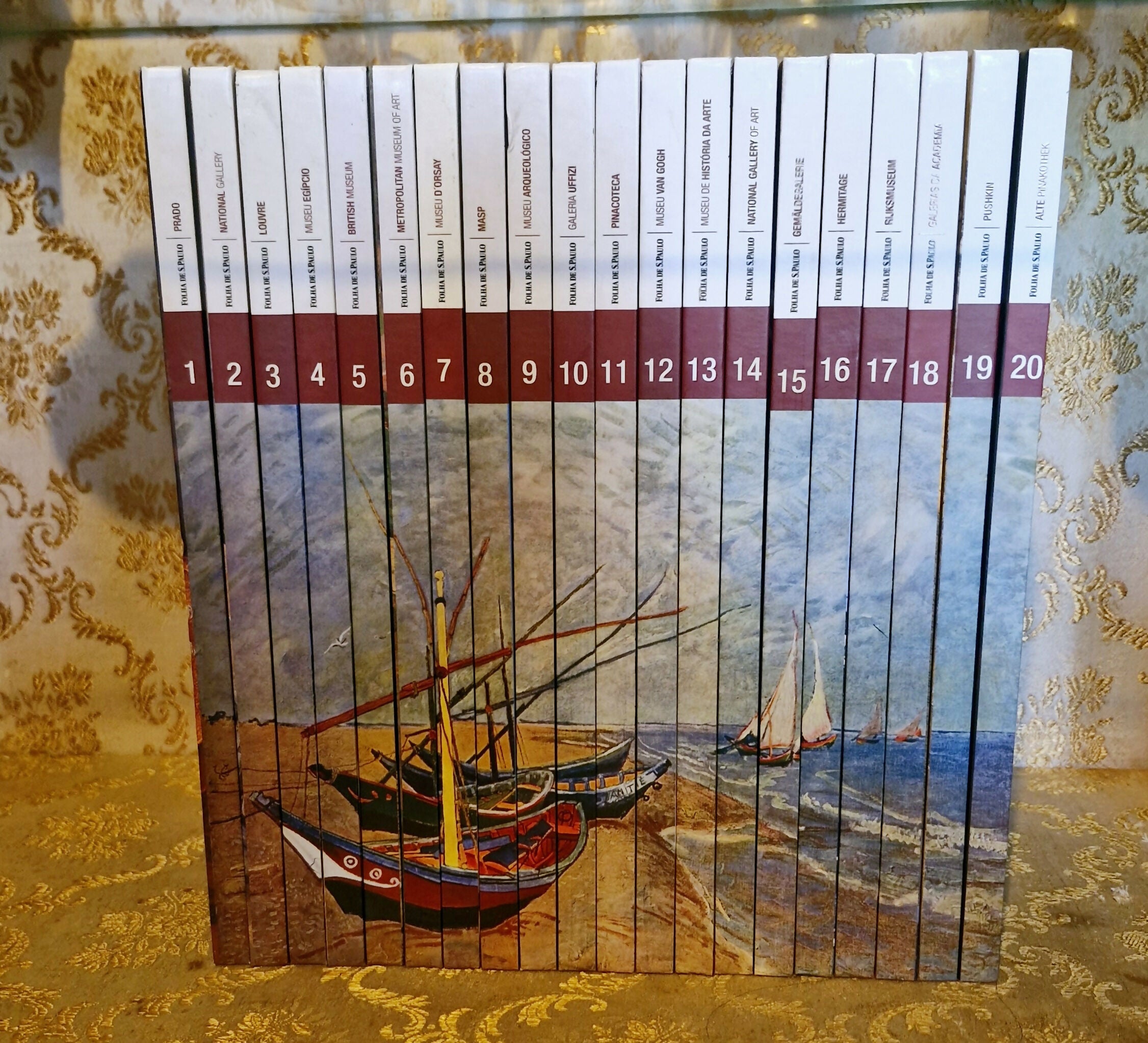 Belíssima coleção de livros com os mais especiais museus do mundo