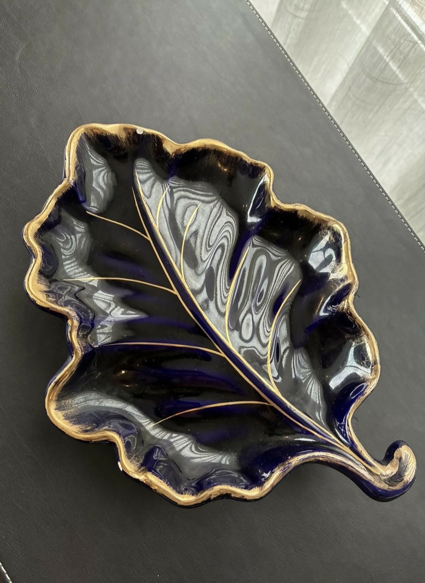 Trio de Pratos de porcelana azul escura pintados à mão com detalhes dourados