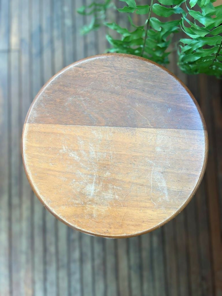 Banqueta em madeira maciça