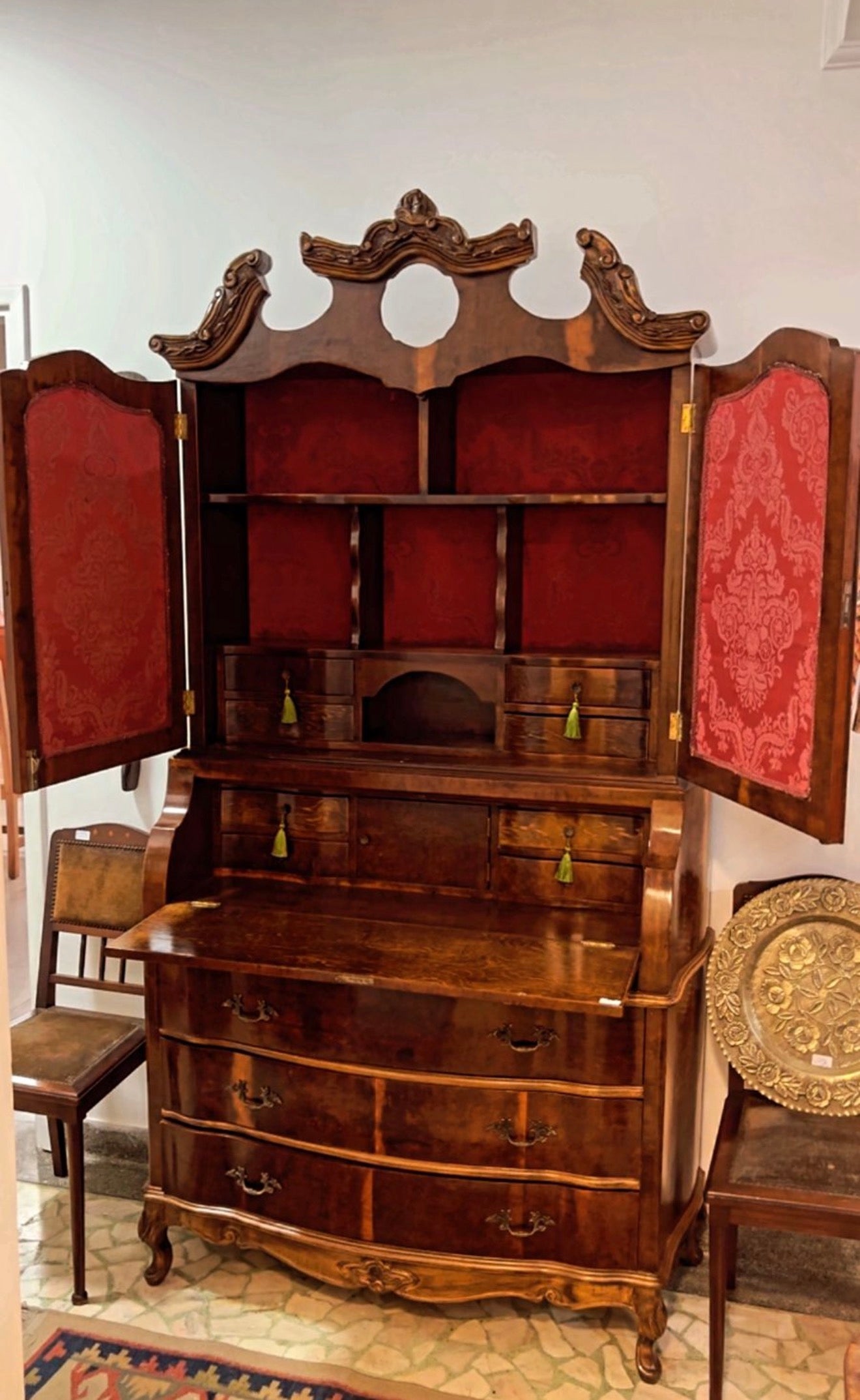 Móvel Trumeau com Interior em Veludo vermelho 