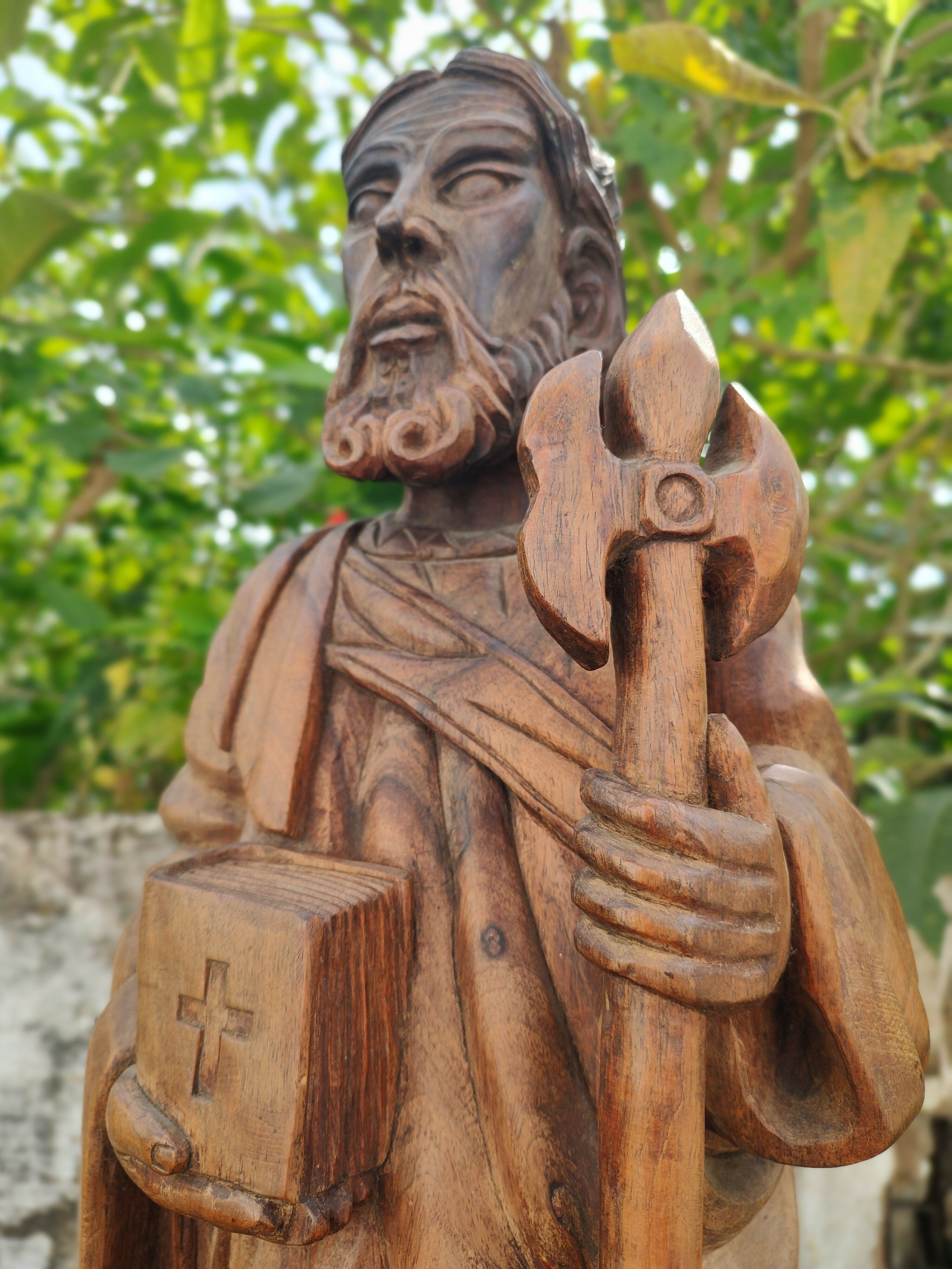 Antiga e grande escultura em madeira maciça de São Judas Tadeu (A-67cm)..
