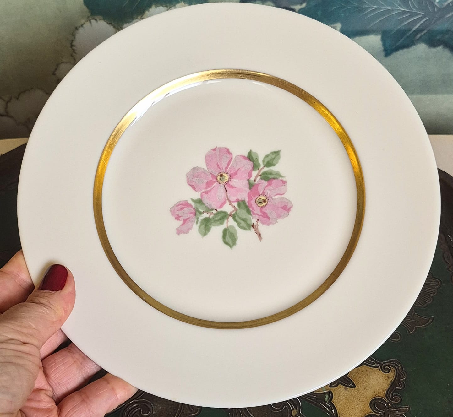 Trio para chá lindíssimo,  em estado de vitrine,  em porcelana estadounidense de 1a qualidade Franciscan China, no padrão "Cherokee Rose", anos 40/50. 5 unidades disponíveis.