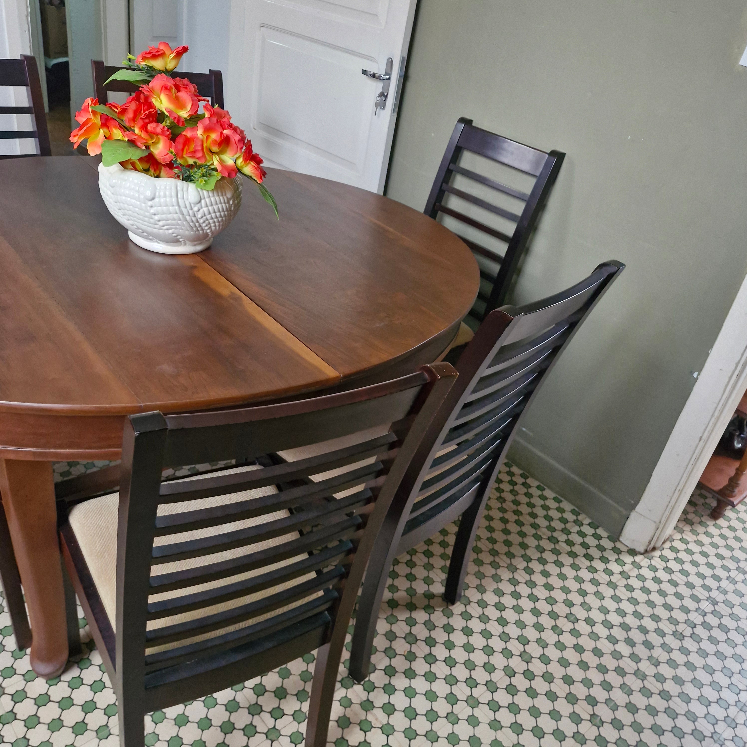 Jogo de Mesa de Jantar Oval com 6 cadeiras - Madeira Imbuia
