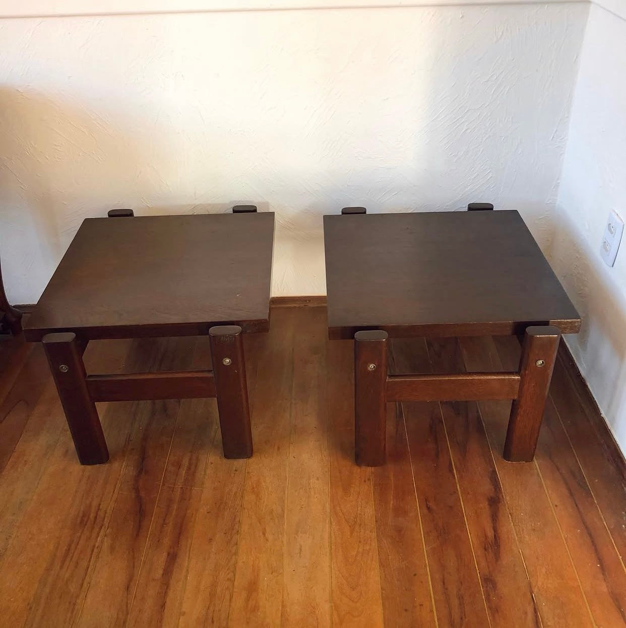 Mesinha quadrada de apoio de centro ou lateral em madeira - Mid Century (valor unitário) 