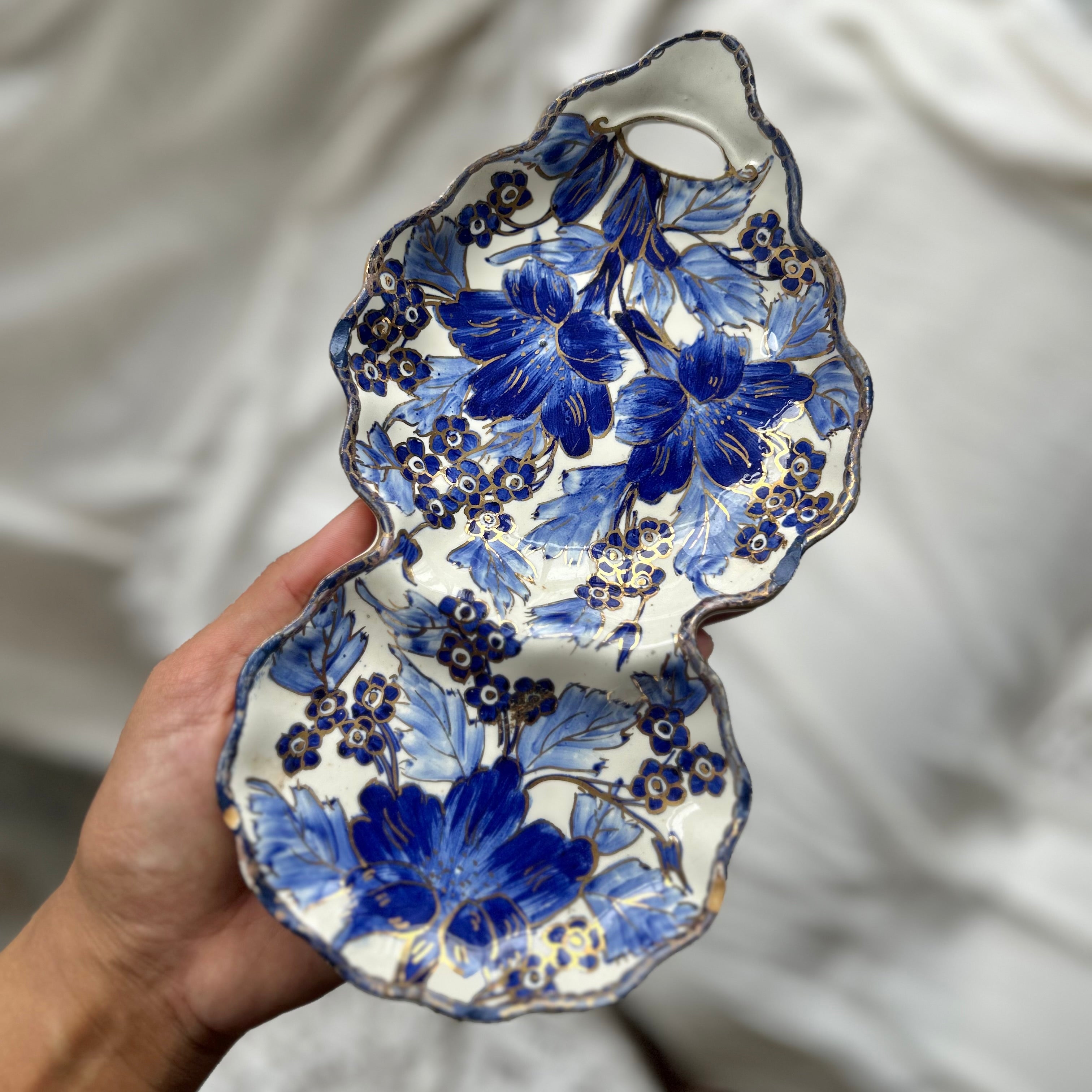 Petisqueira Dupla com Alça em Cerâmica Weiss. com estampa floral em azul cobalto 