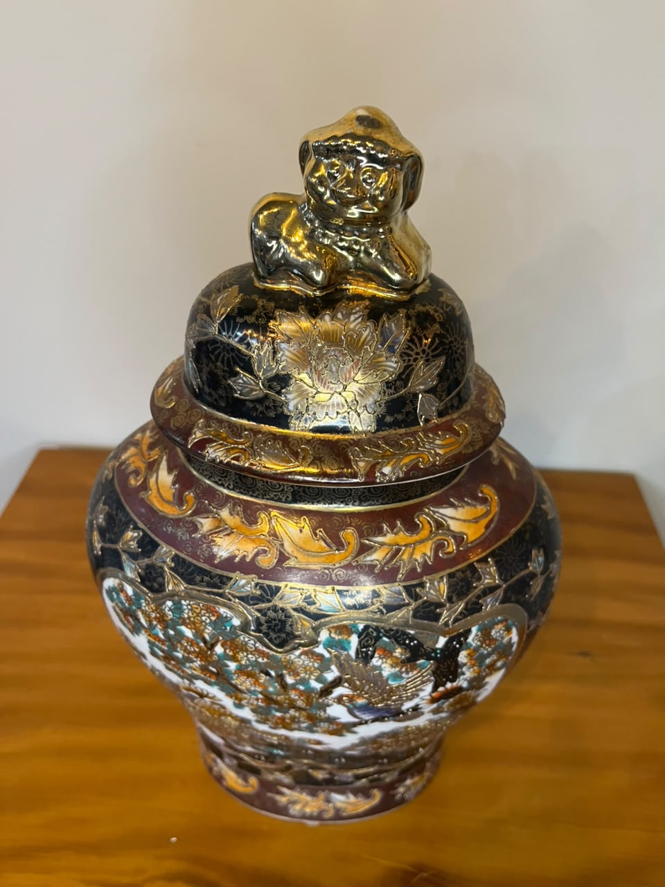 Potiche Oriental em Porcelana – Aves, Flores e Dourado
