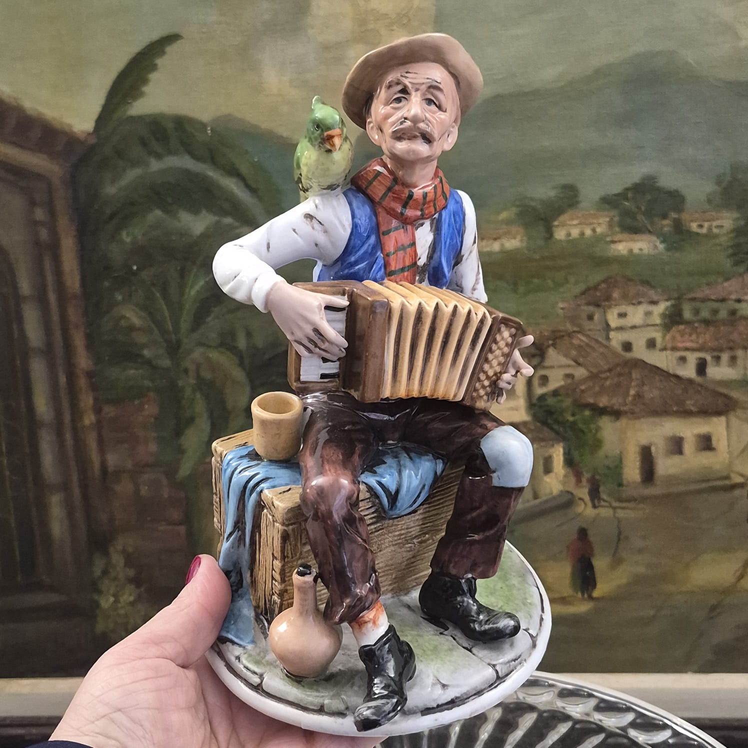 Maravilhosa escultura em biscuit italiano Capodimonte, chamada “O Sanfoneiro e o Papagaio” do italiano Fisarmonicista. Muito rara!