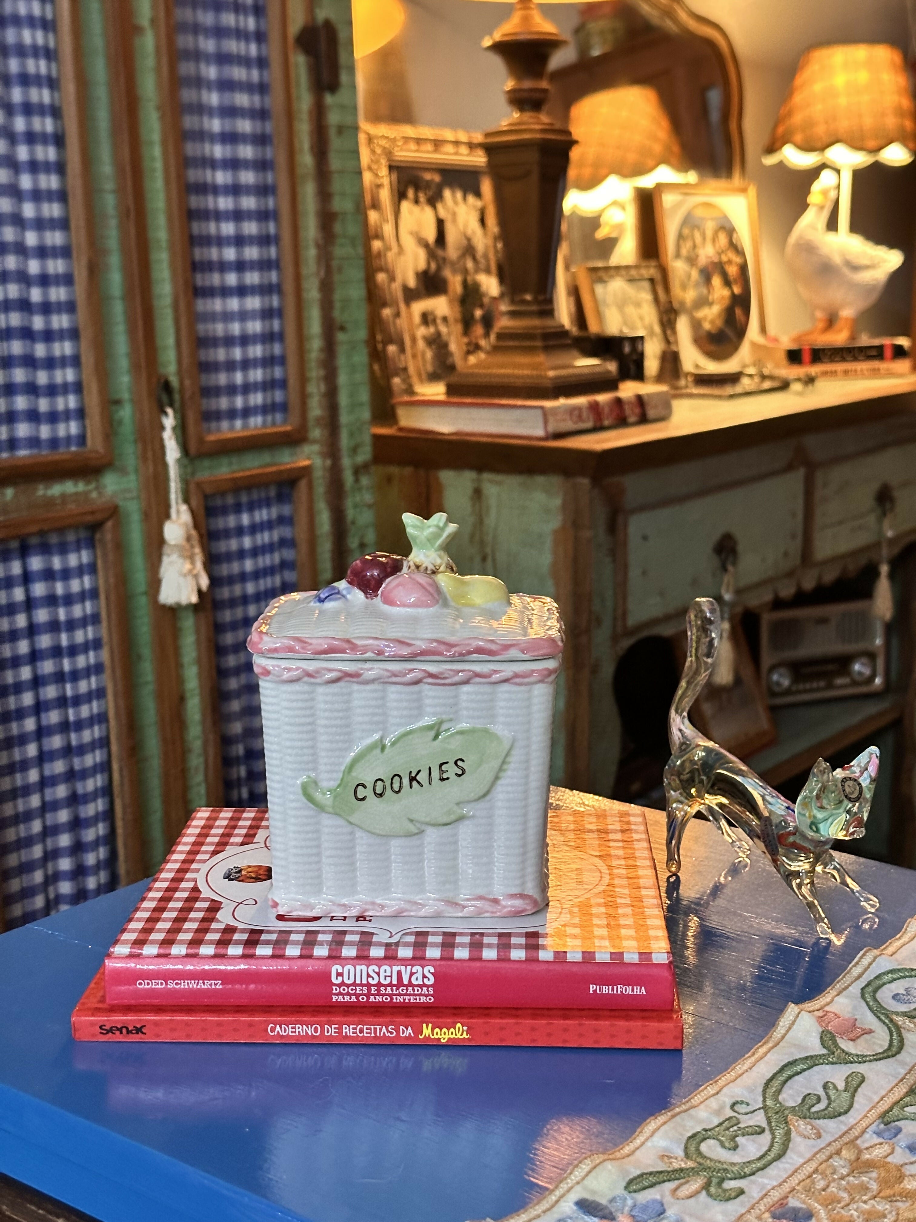 Lindeza de biscoiteira / potiche vintage japonês - com delicadas frutinhas na tampa