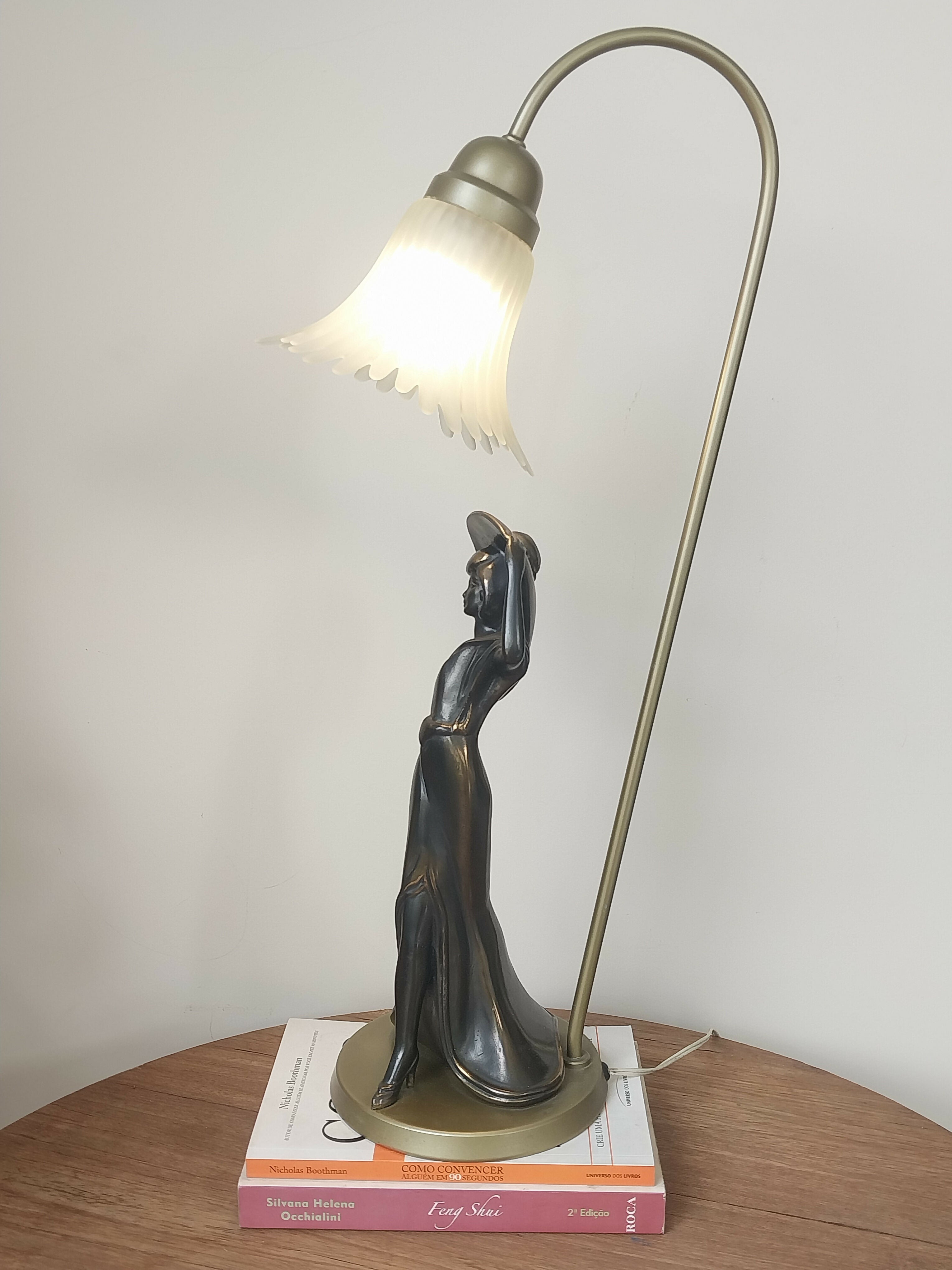 Luminária Escultural Art Deco