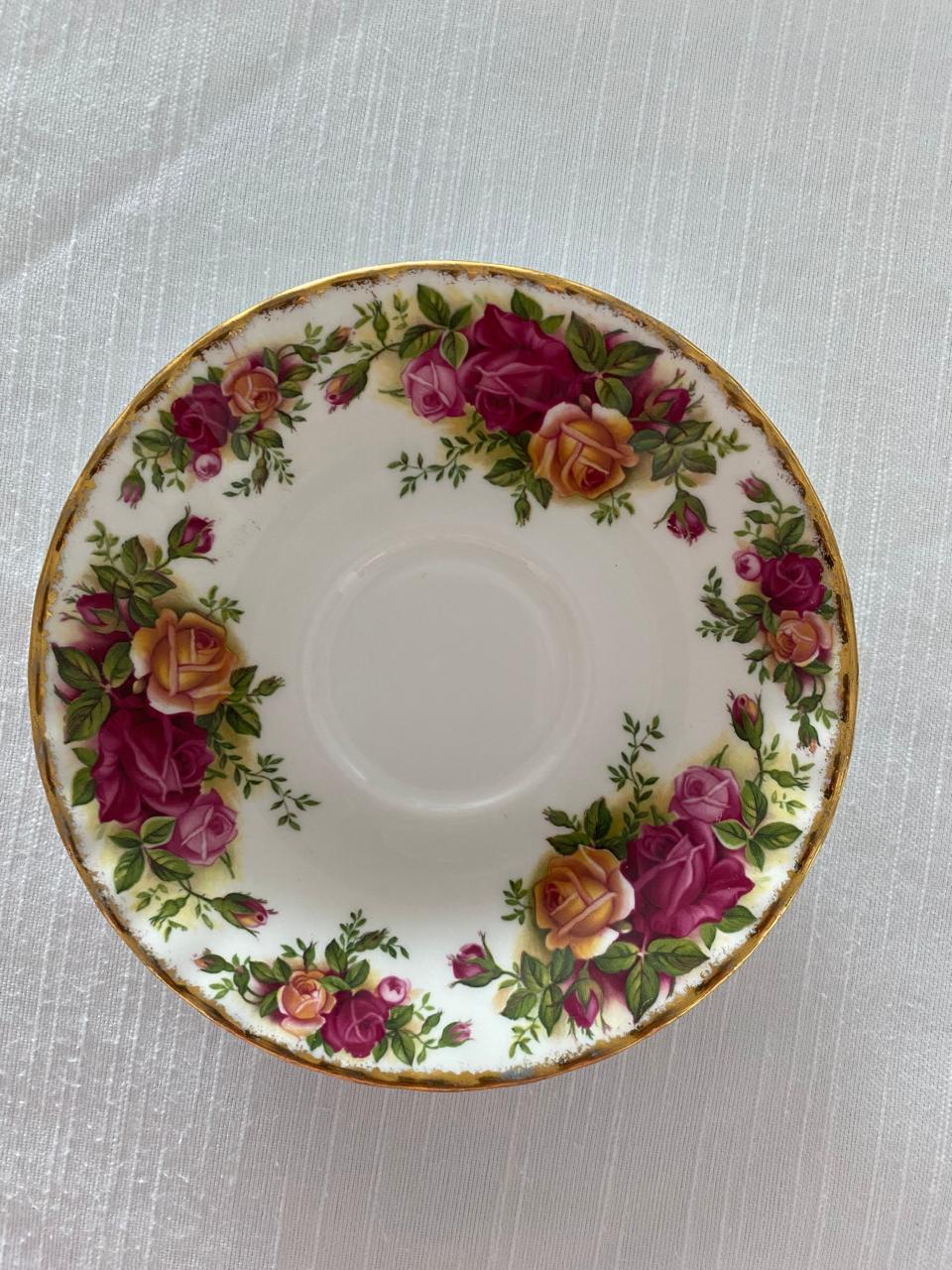 Xicara em porcelana finíssima marca: Royal Albert Bone China England