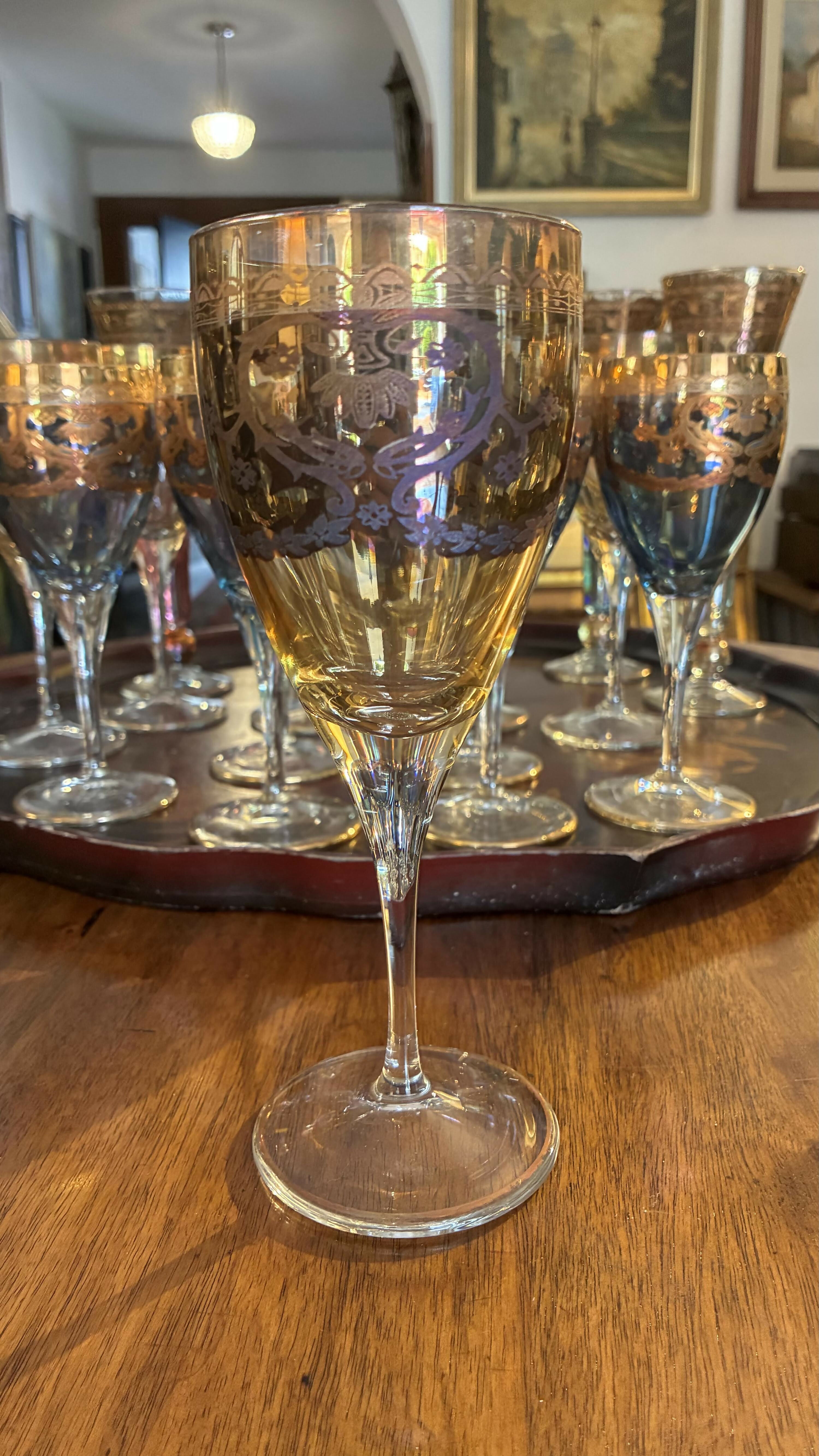 Taças tulipas antigas em cristal colorido (valor unitário)