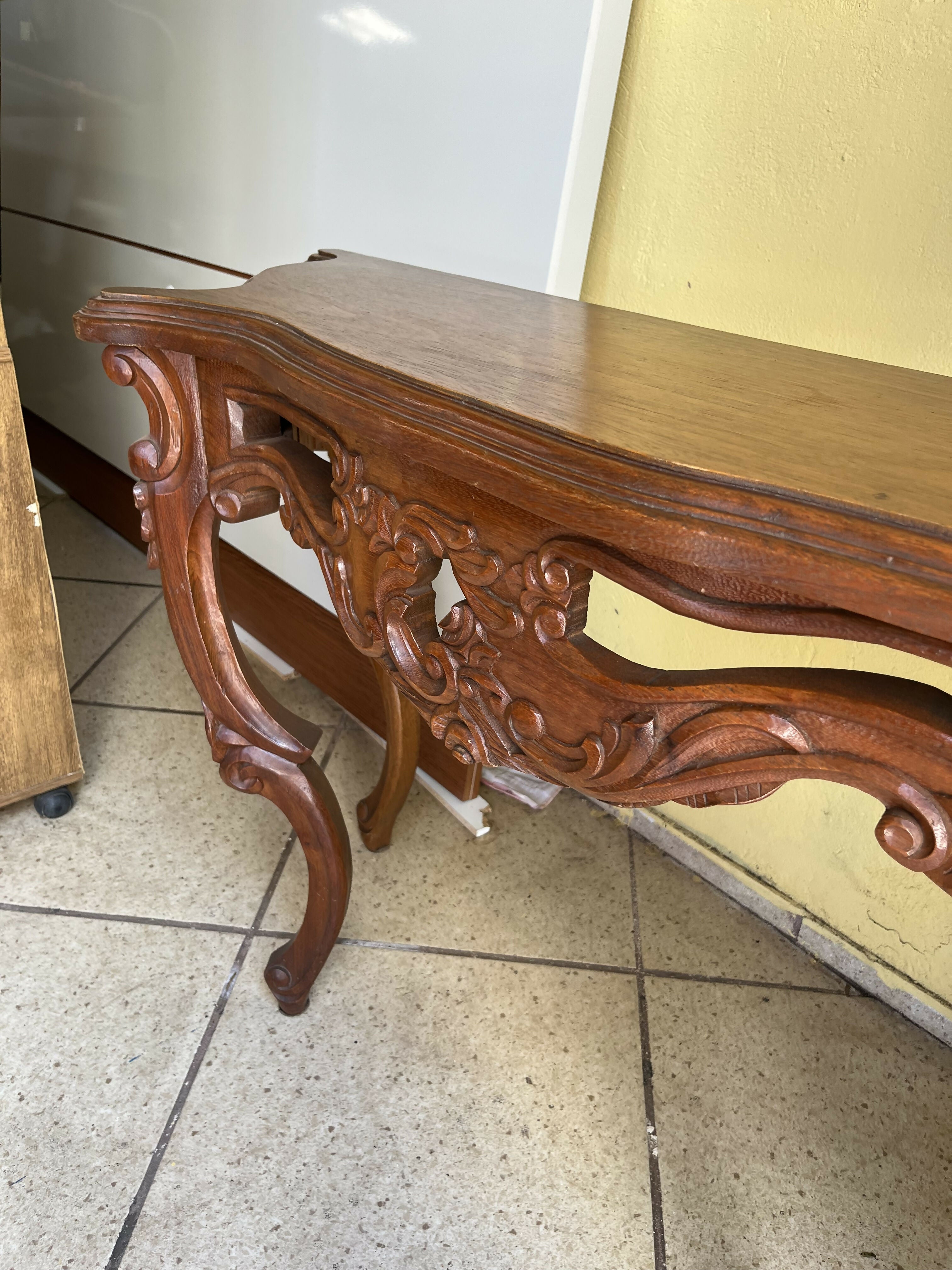 (OFERTA) APARADOR COM ESPELHO EM PERFEITO ESTADO DE MADEIRA