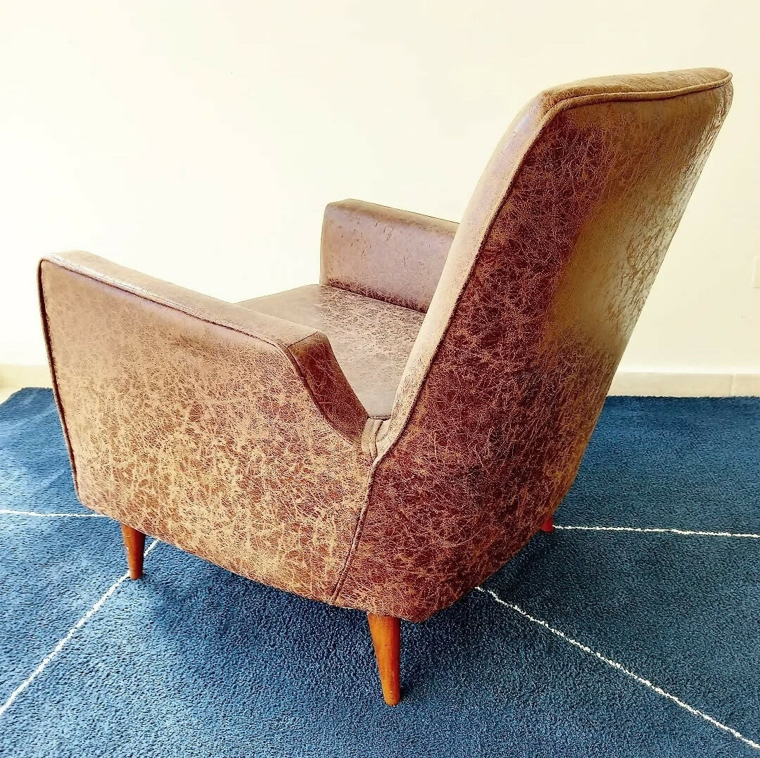 POLTRONA ANOS 50 ESTILO GIUSEPPE SCAPINELLI EM COURO