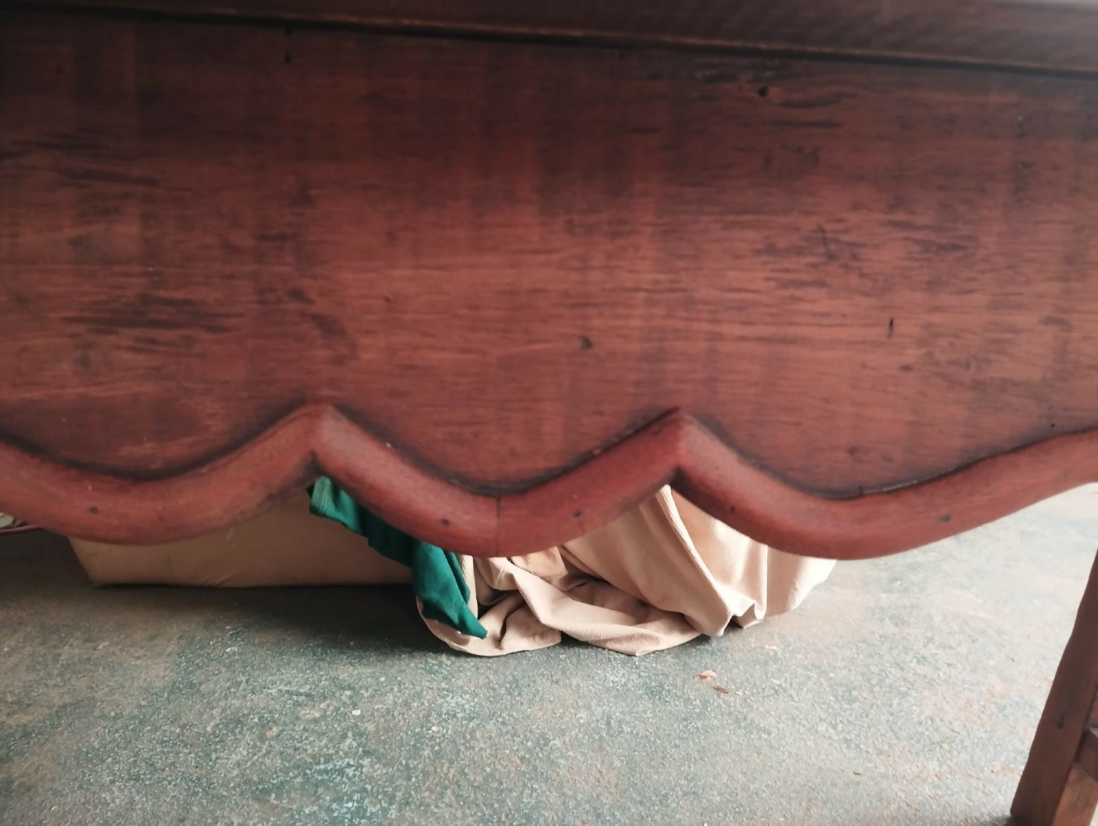 Recém Restaurada Mesa Mineira em vinhático