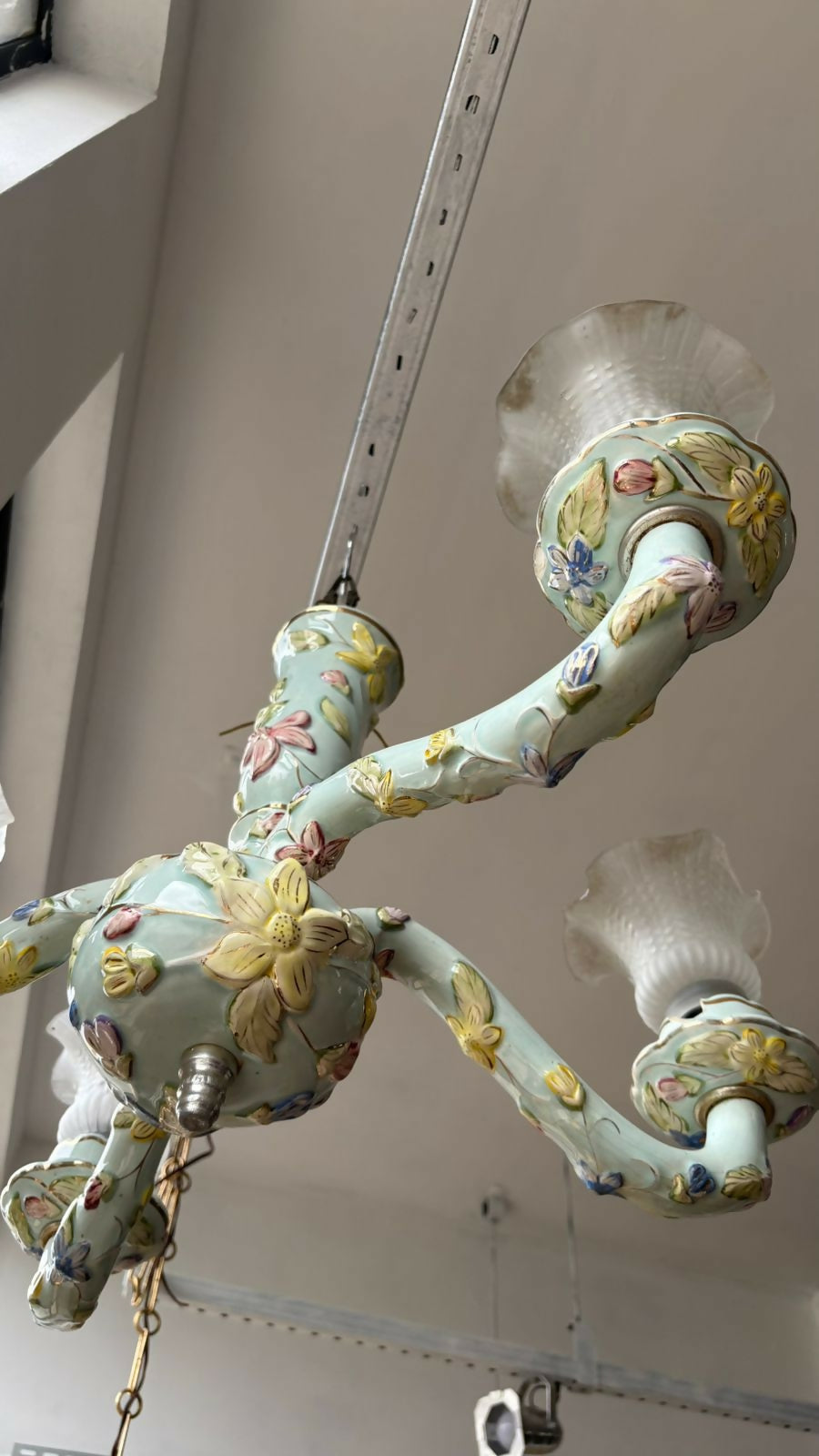 Lustre Vintage Clássico em Porcelana Pintada (4 Braços)