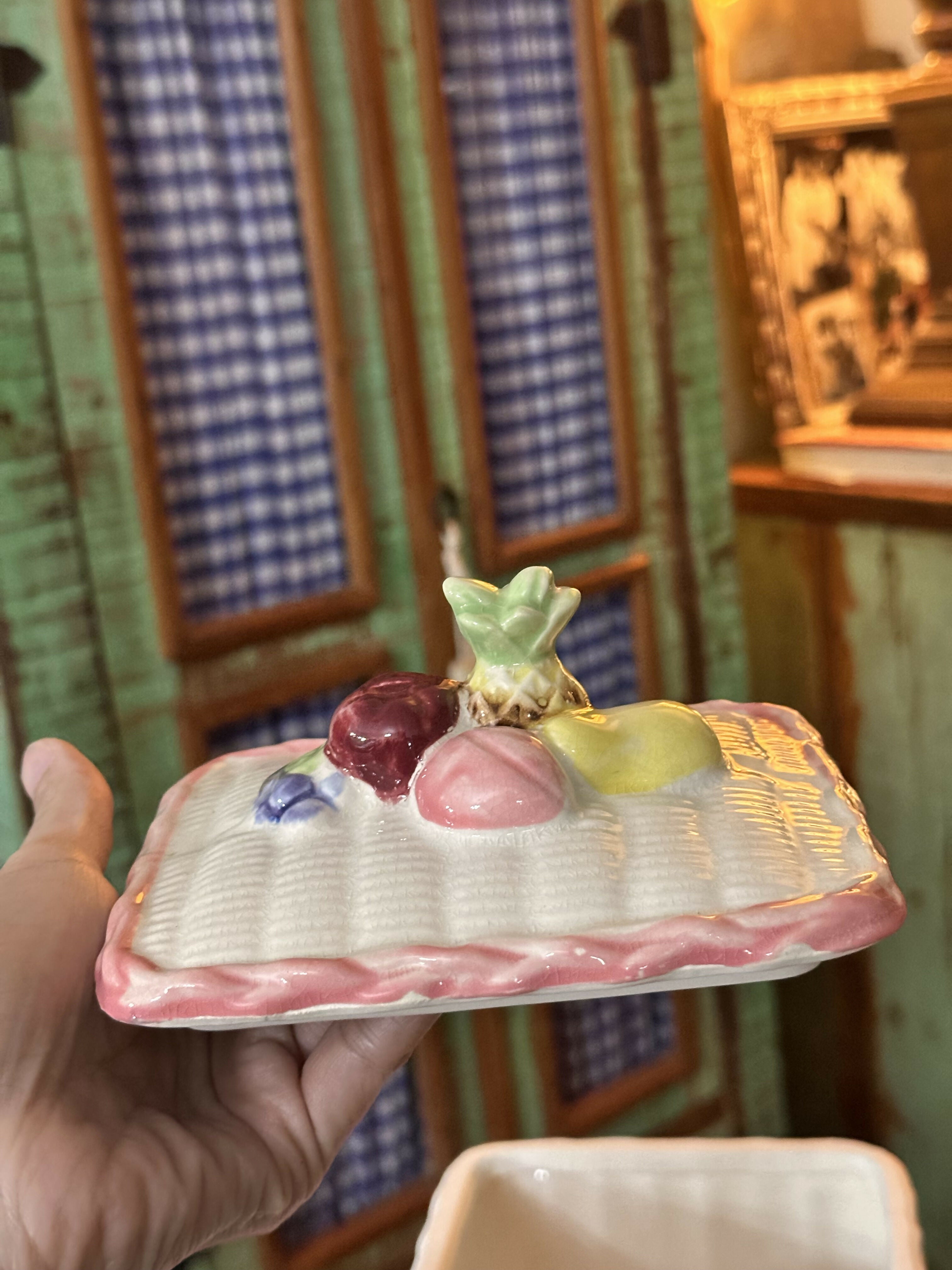 Lindeza de biscoiteira / potiche vintage japonês - com delicadas frutinhas na tampa