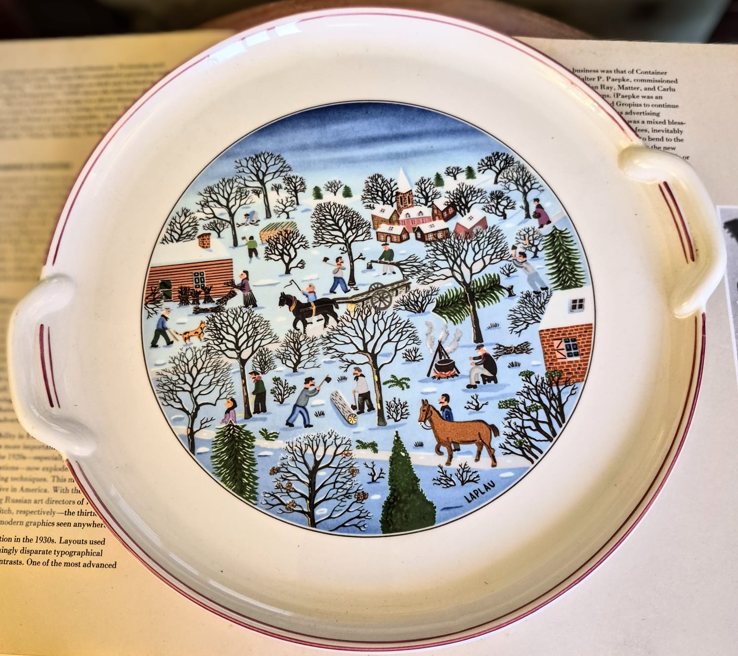 Prato de bolo com alças em Vitro-Porcelana alemã Villeroy and Boch com lindíssimo tema natalino 