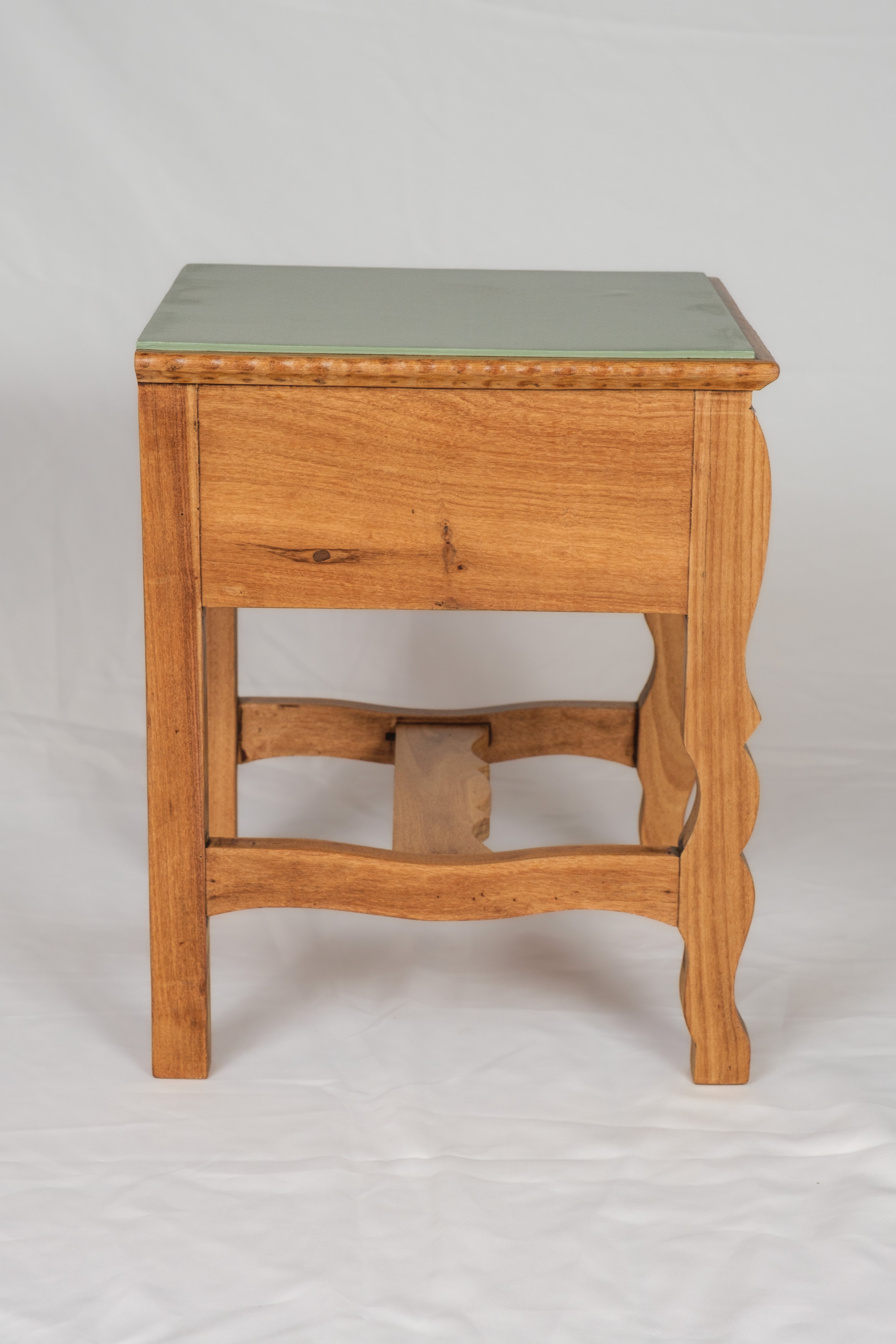 Mesa de Cabeceira Vintage em Madeira Clara com Gaveta Verde - Pistache