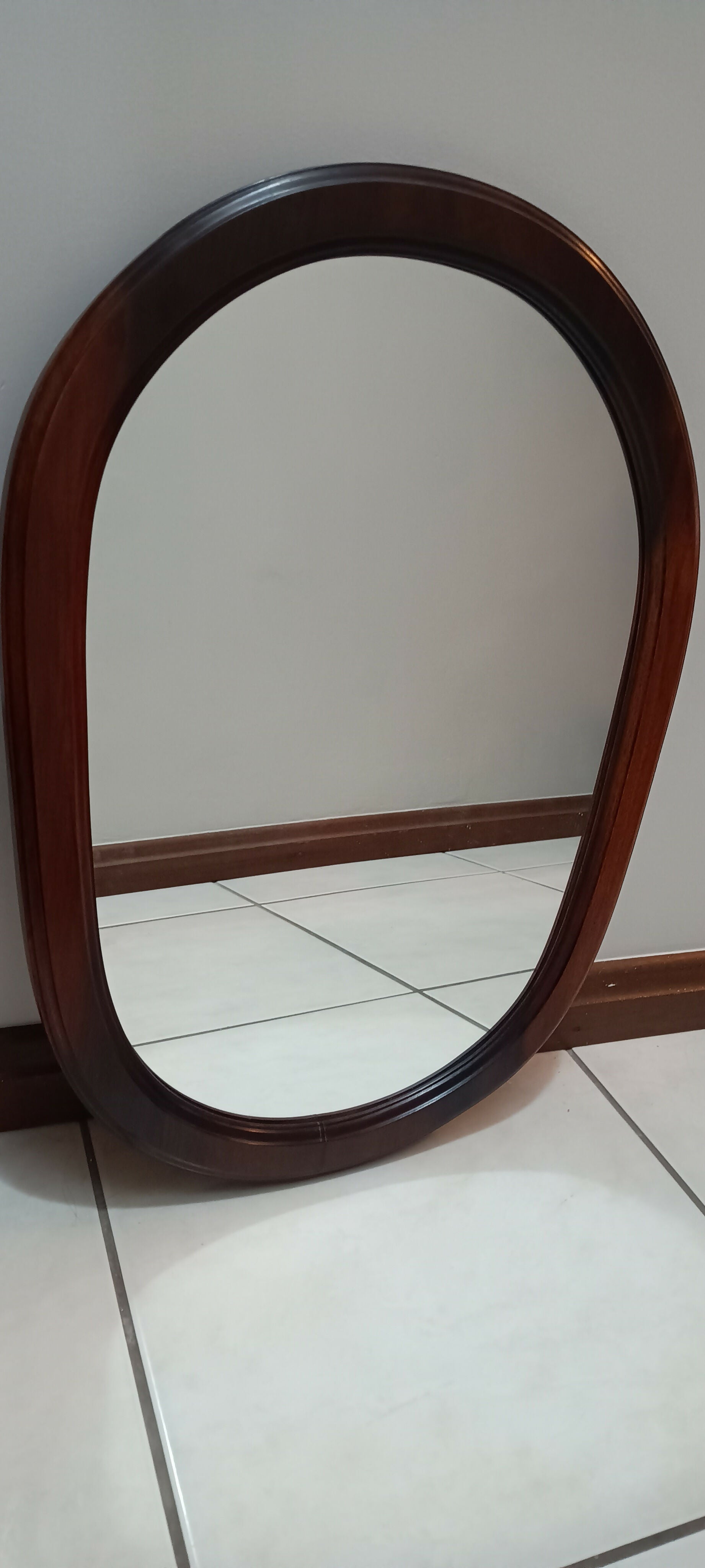 Aparador com Espelho Oval em madeira