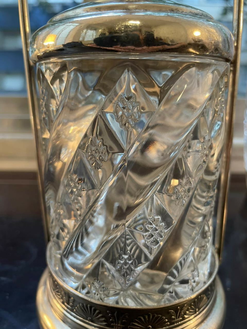 Recipiente para picles em cristal e metal espesso a prata