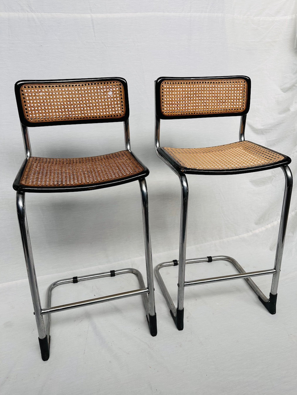 Par de Bancos de Bar Modelo Cesca – Marcel Breuer