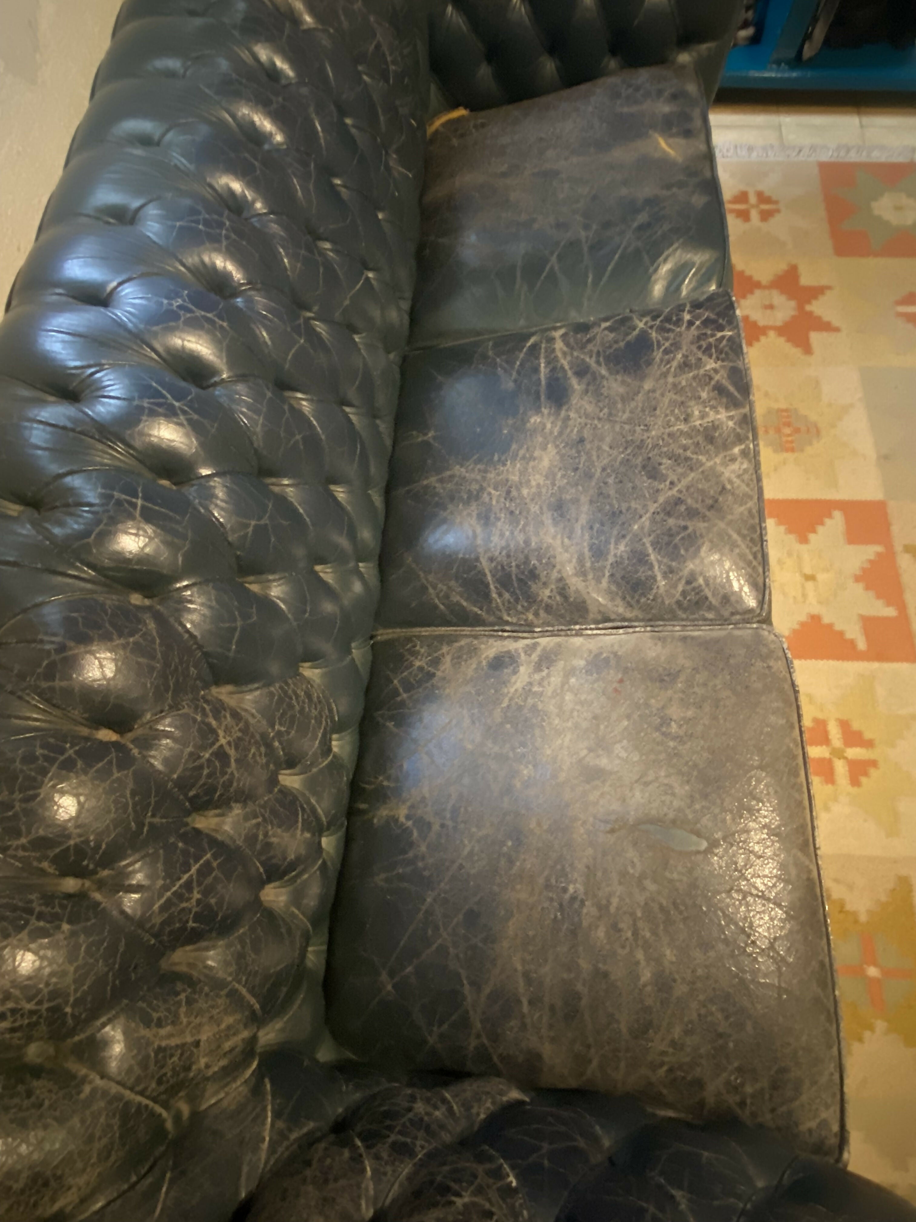 Sofá Chesterfield em couro original verde