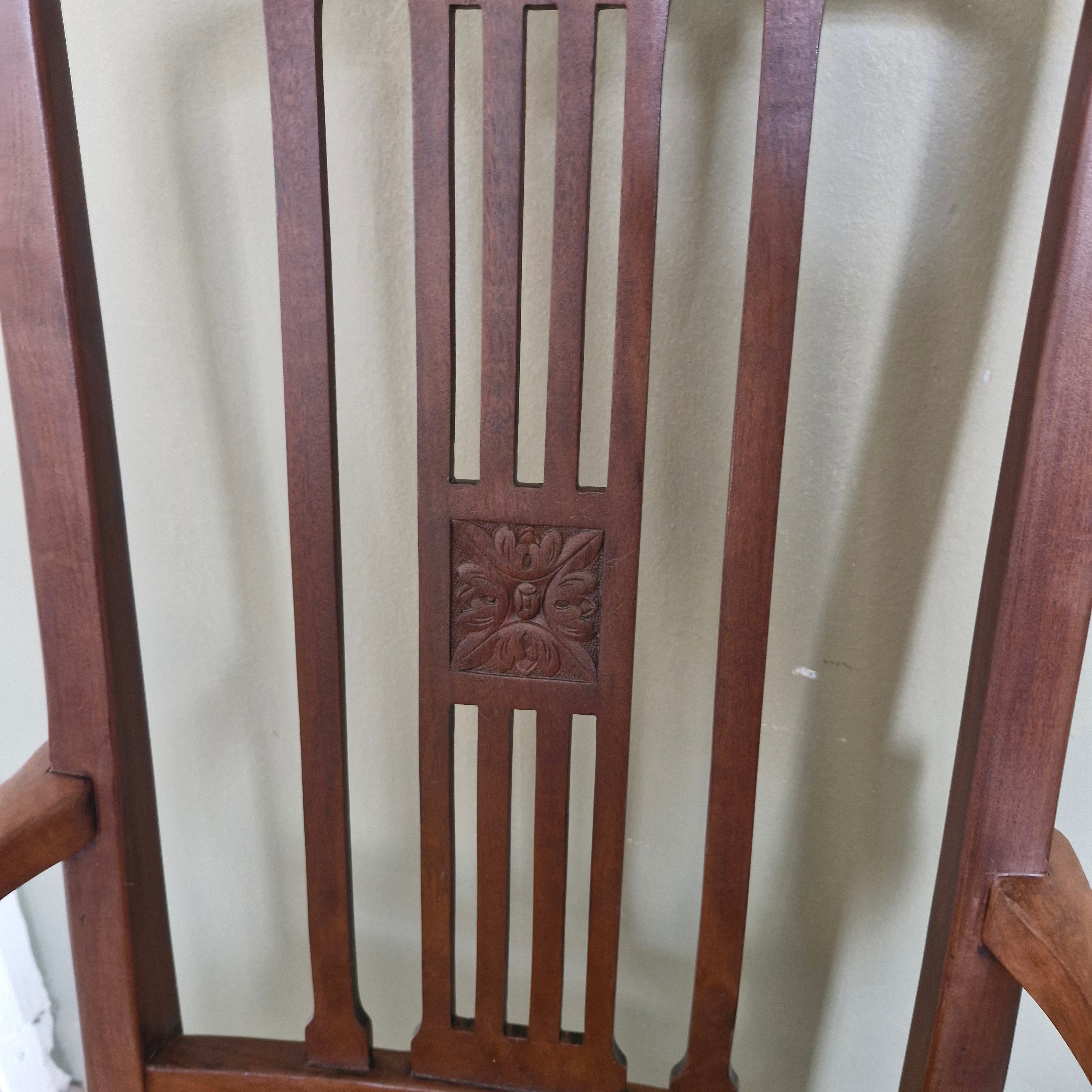 Par de Cadeiras Art Deco com estofado amarelo mostarda