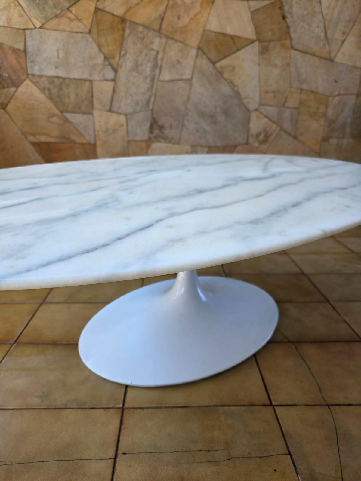 Autêntica mesa Saarinen oval , marmore carrara.
